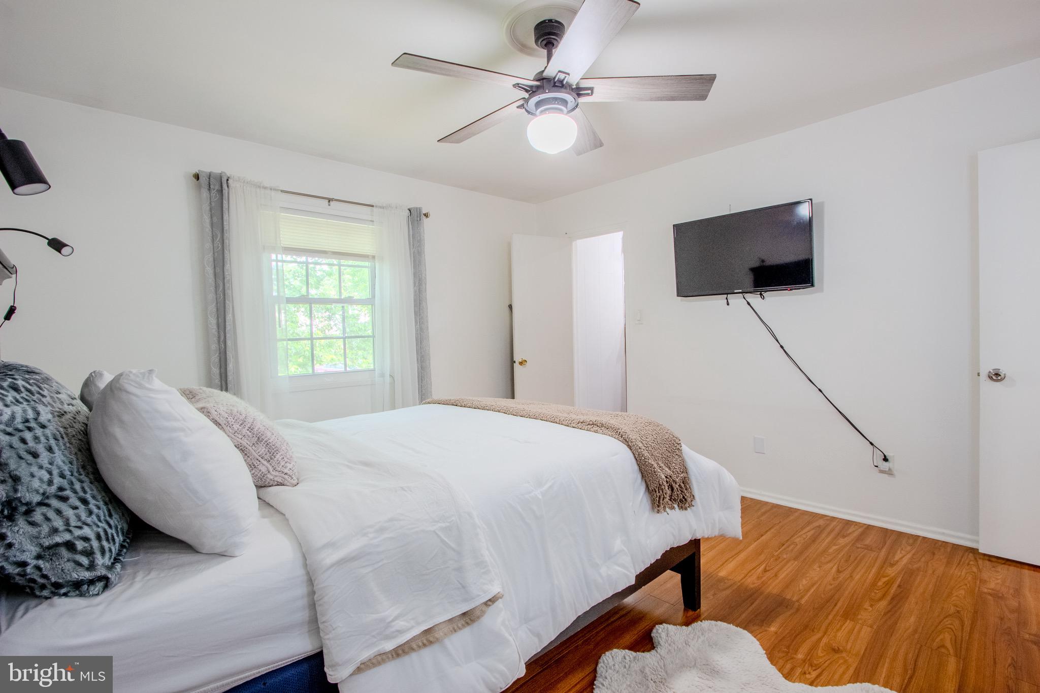 LAKE BRADDOCK - Residential