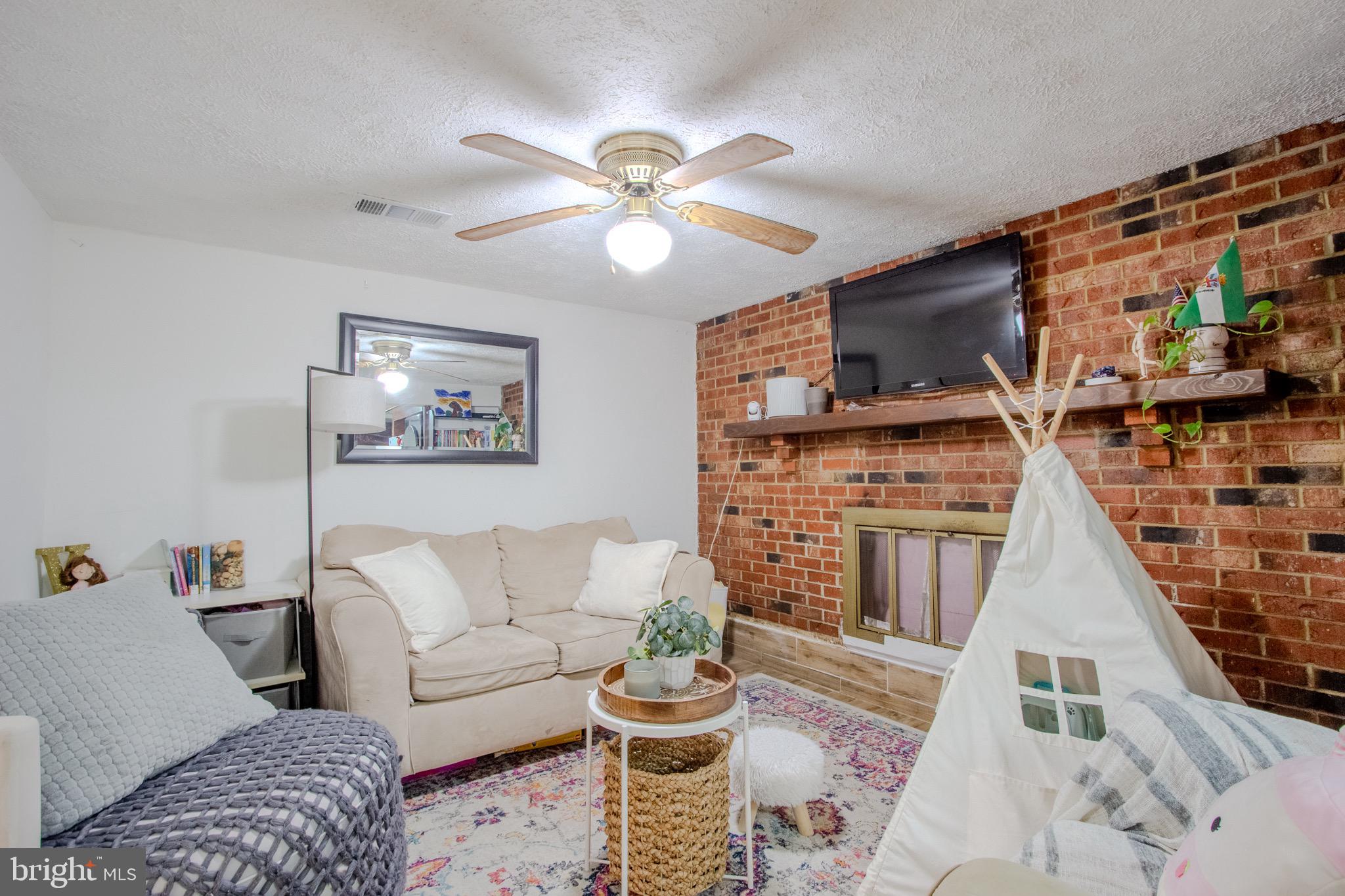 LAKE BRADDOCK - Residential