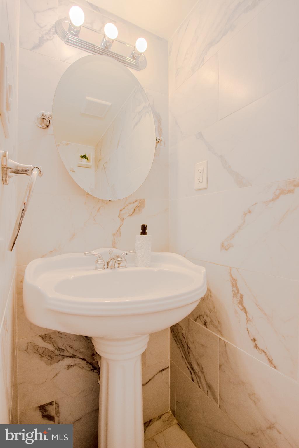 LAKE BRADDOCK - Residential