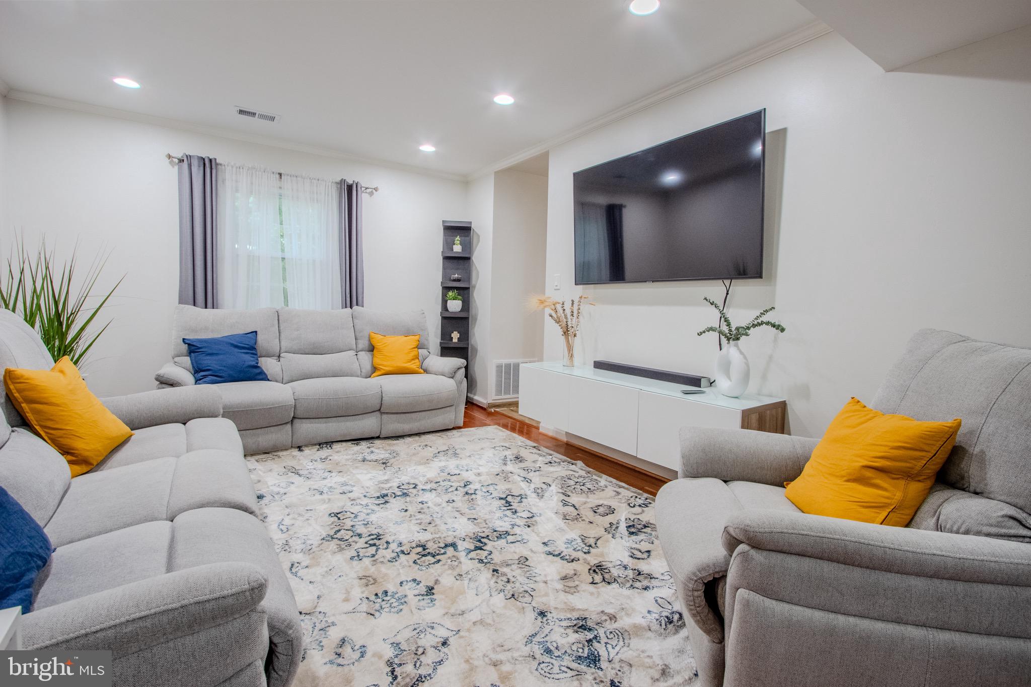 LAKE BRADDOCK - Residential