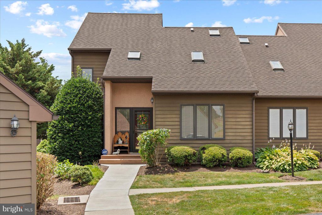 Photo of 28 Hawk Valley Ln, Denver, PA 17517 (MLS # PALA2053294)