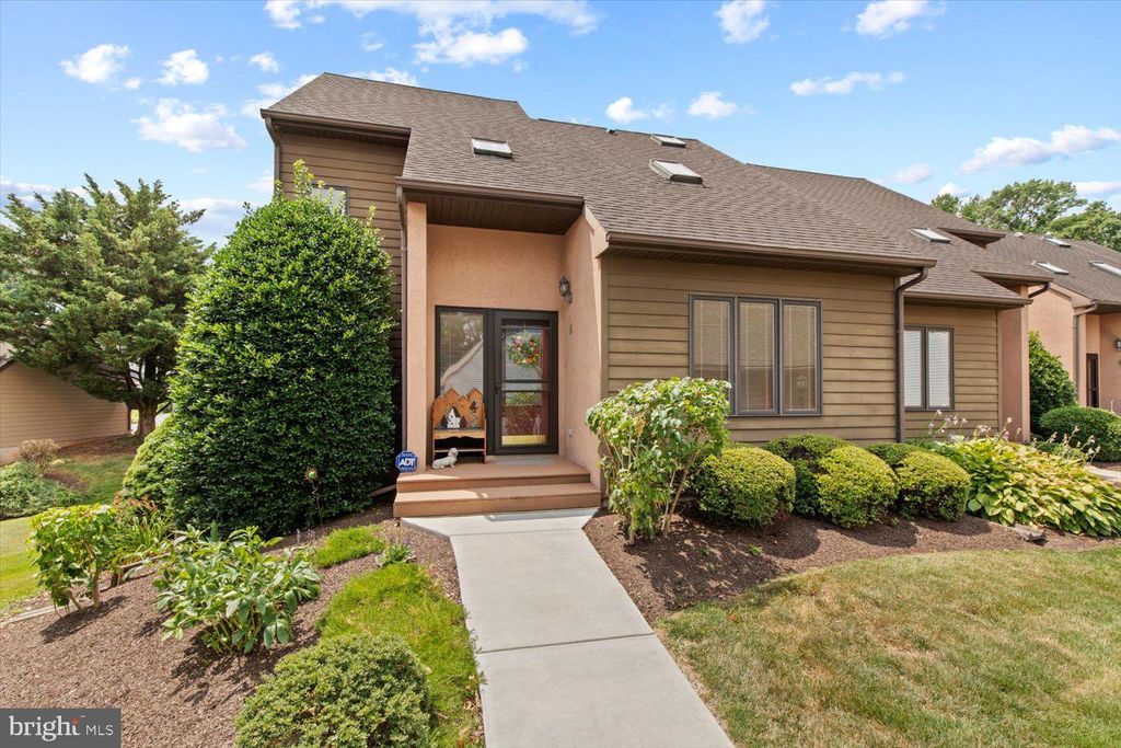 Photo of 28 Hawk Valley Ln, Denver, PA 17517 (MLS # PALA2053294)