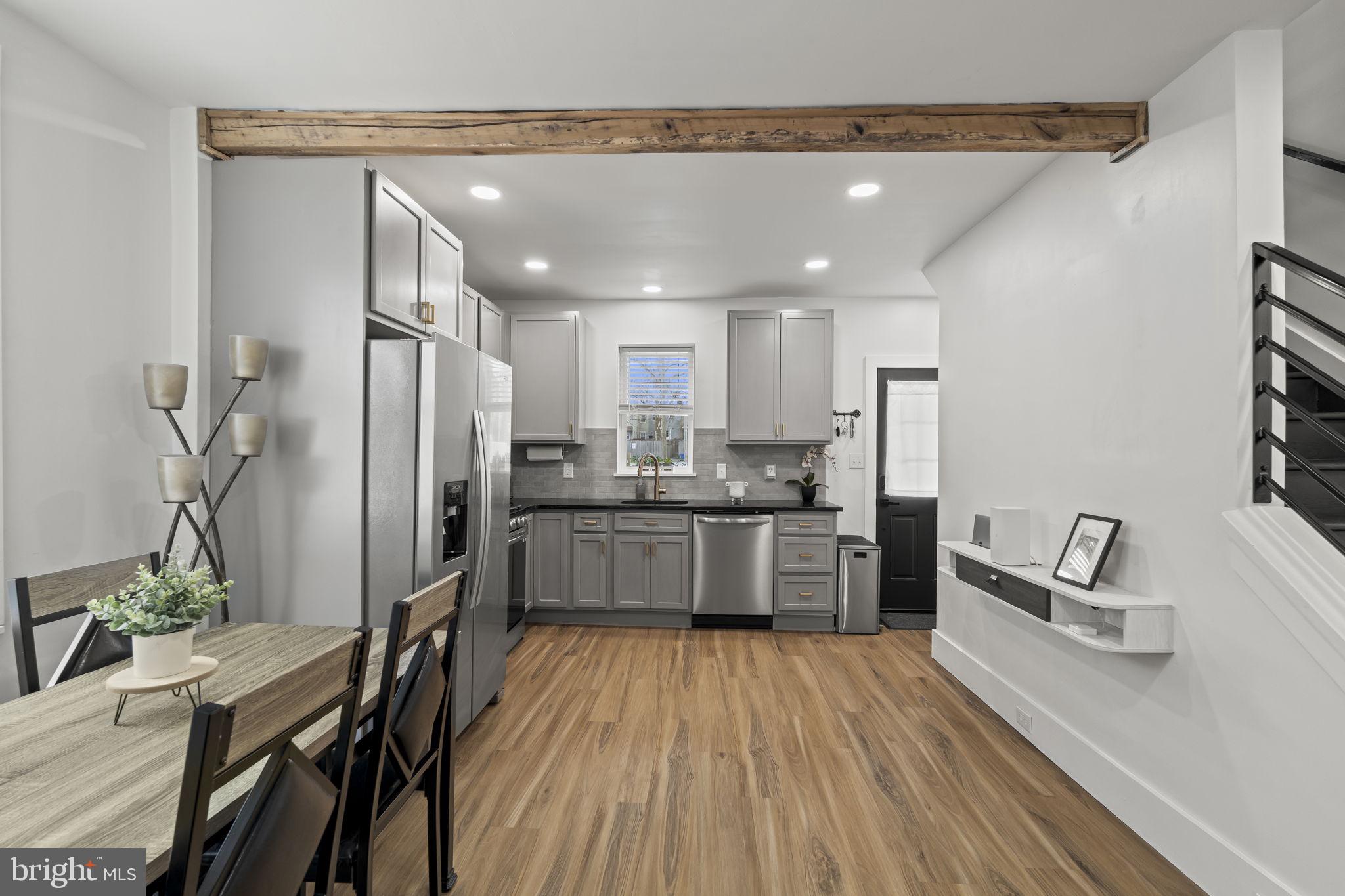 406 W CHESTNUT STREET