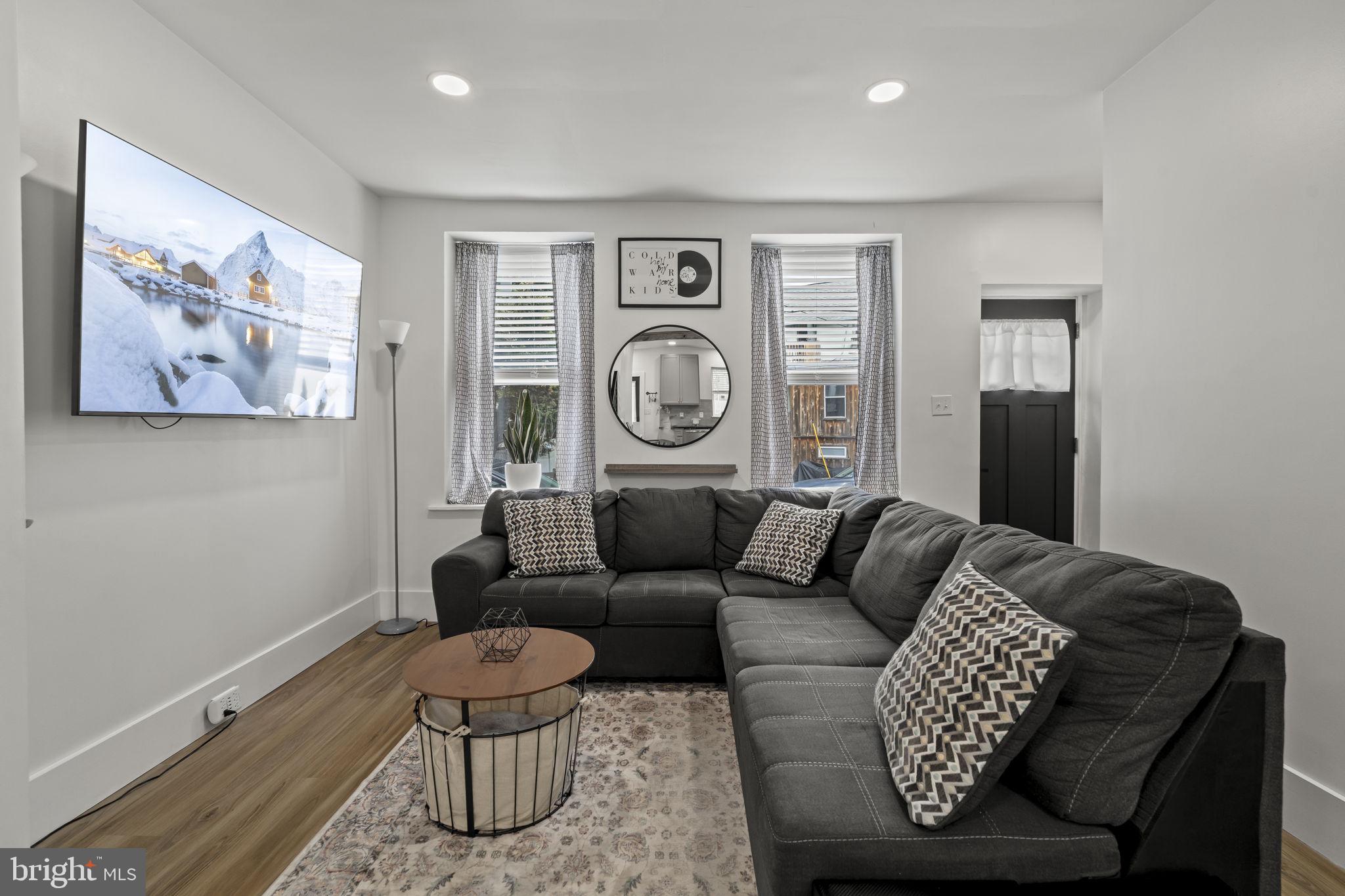 406 W CHESTNUT STREET