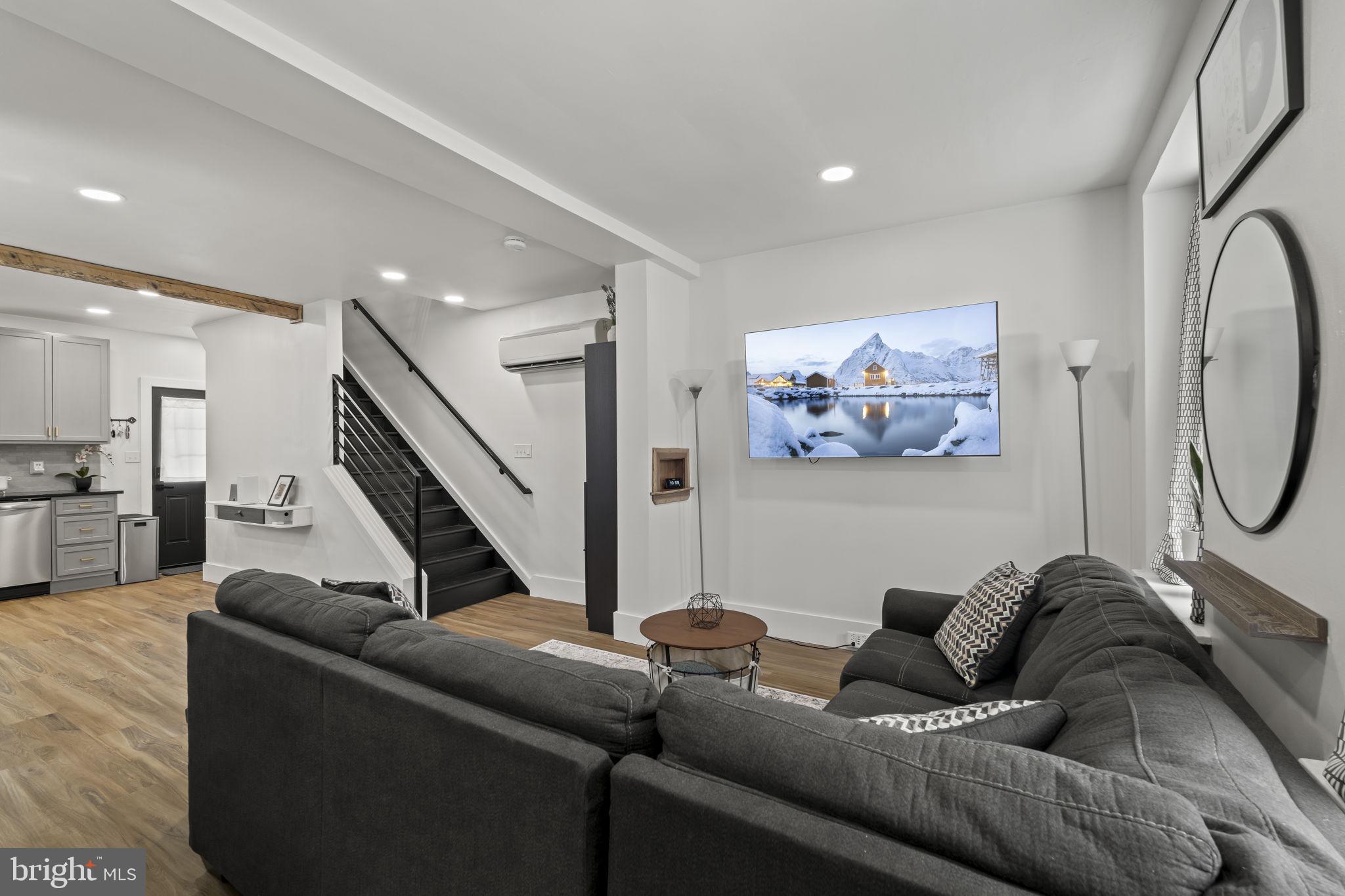 406 W CHESTNUT STREET