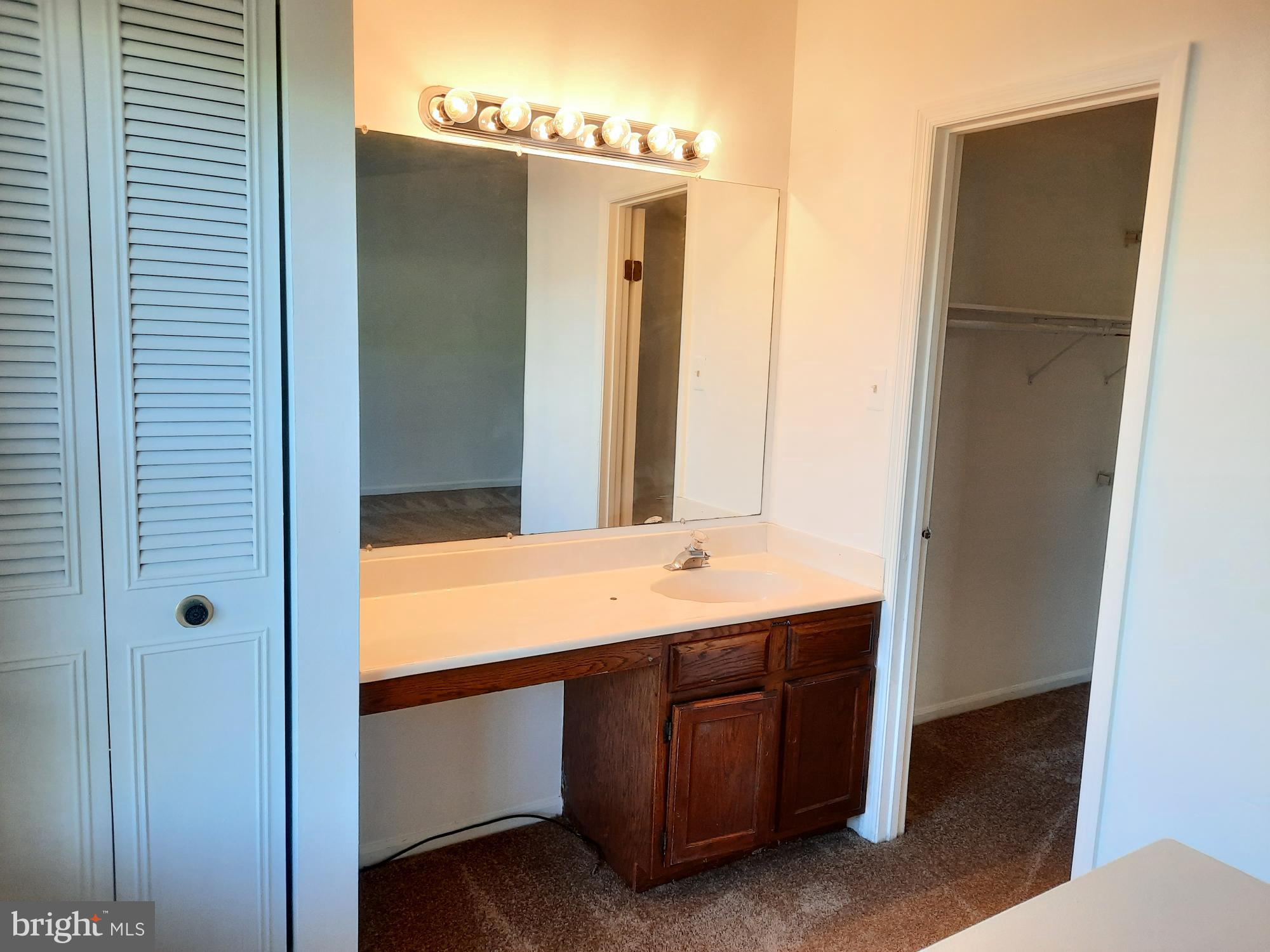 CLOVERFIELD MANOR - Residential Lease