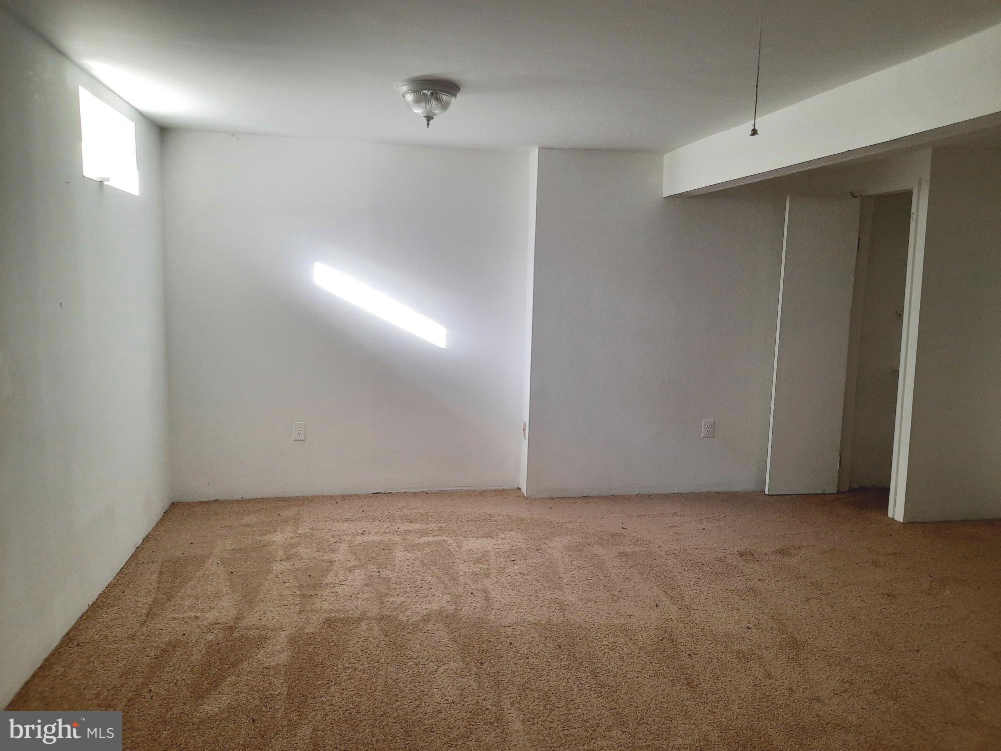 CLOVERFIELD MANOR - Residential Lease