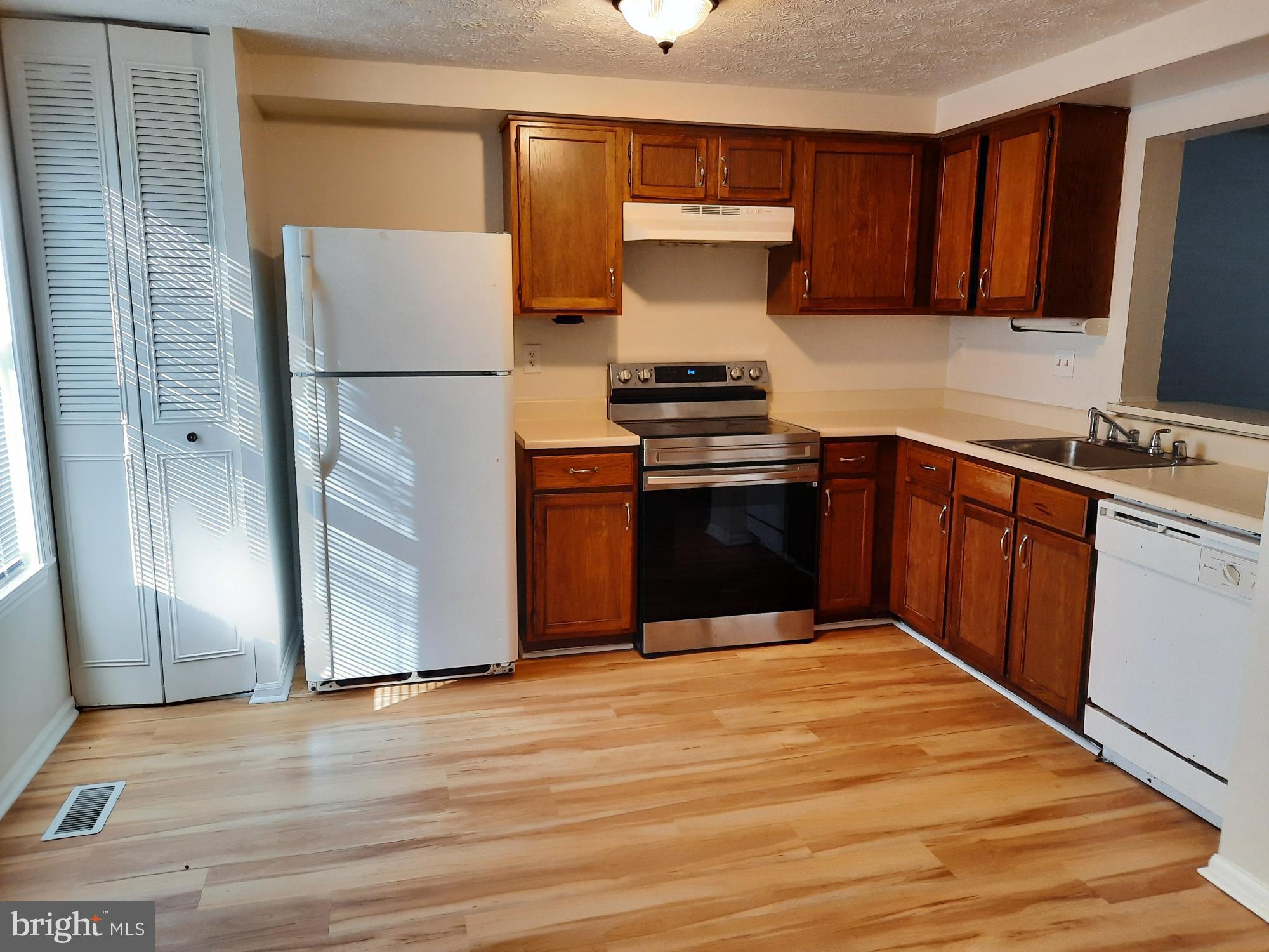 CLOVERFIELD MANOR - Residential Lease