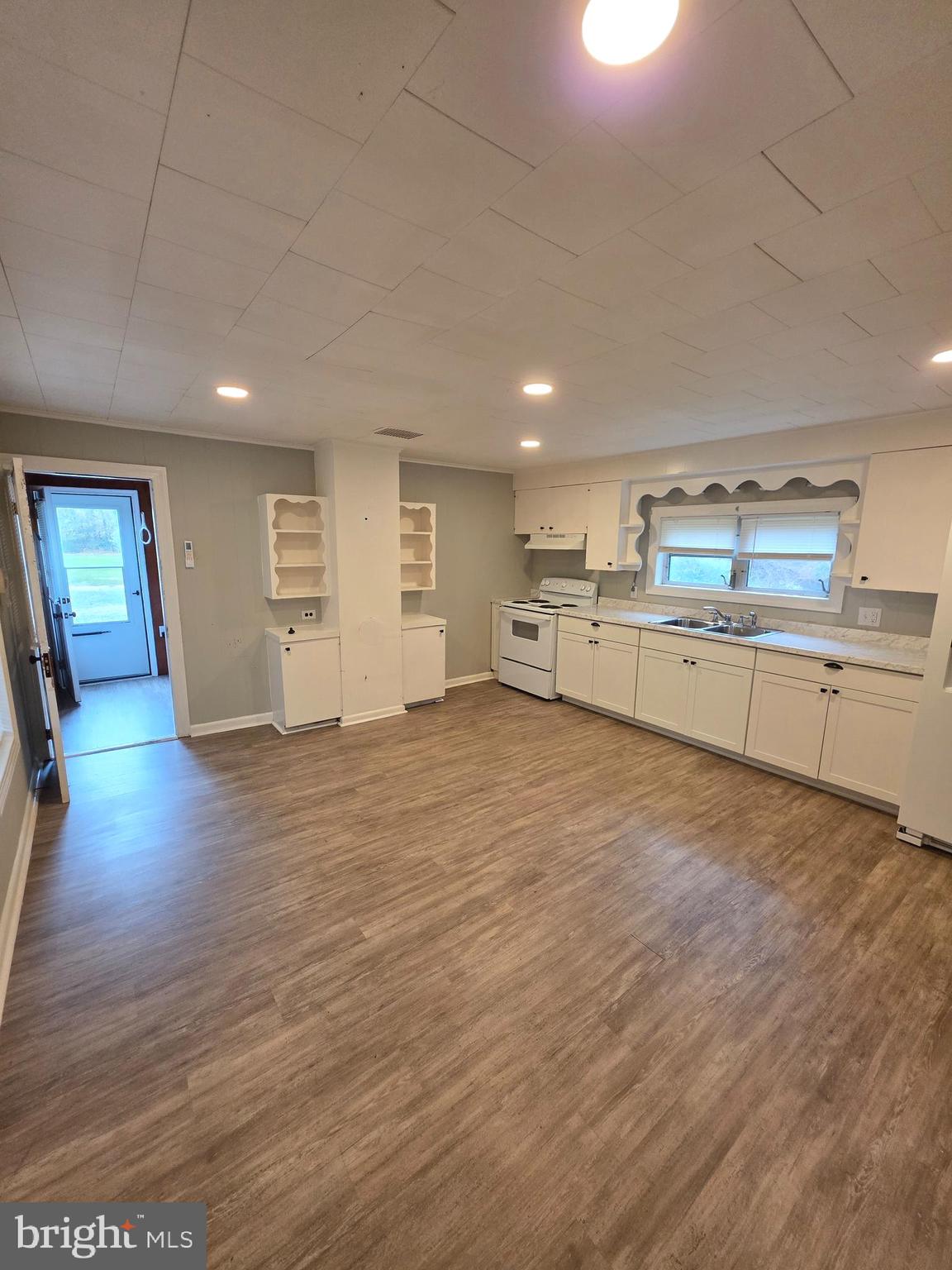 28851 L Q POWELL ROAD