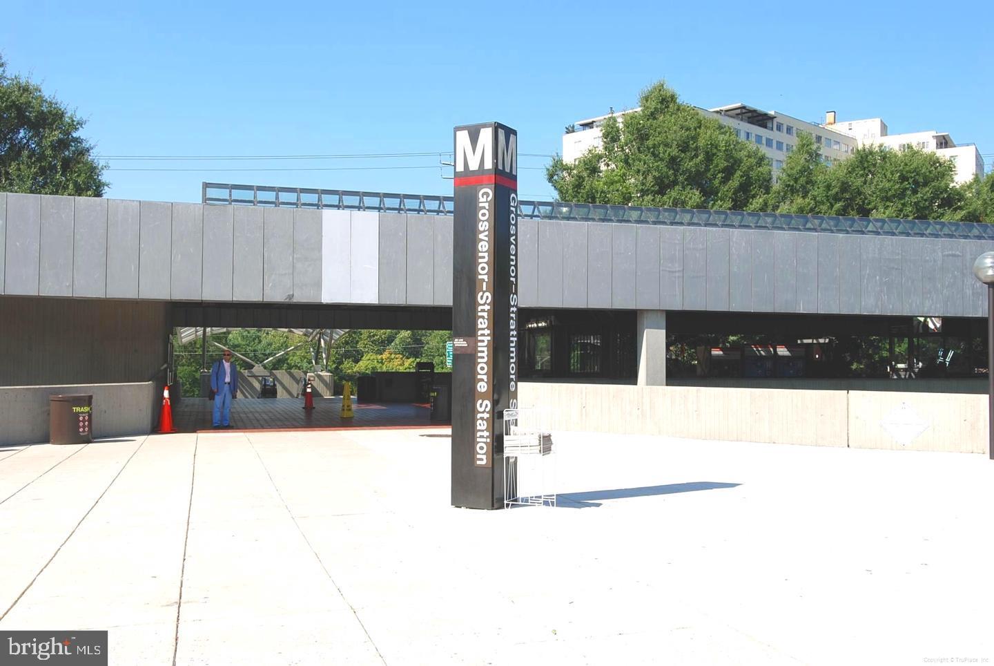 PARKSIDE CONDOMINIUMS - Residential Lease