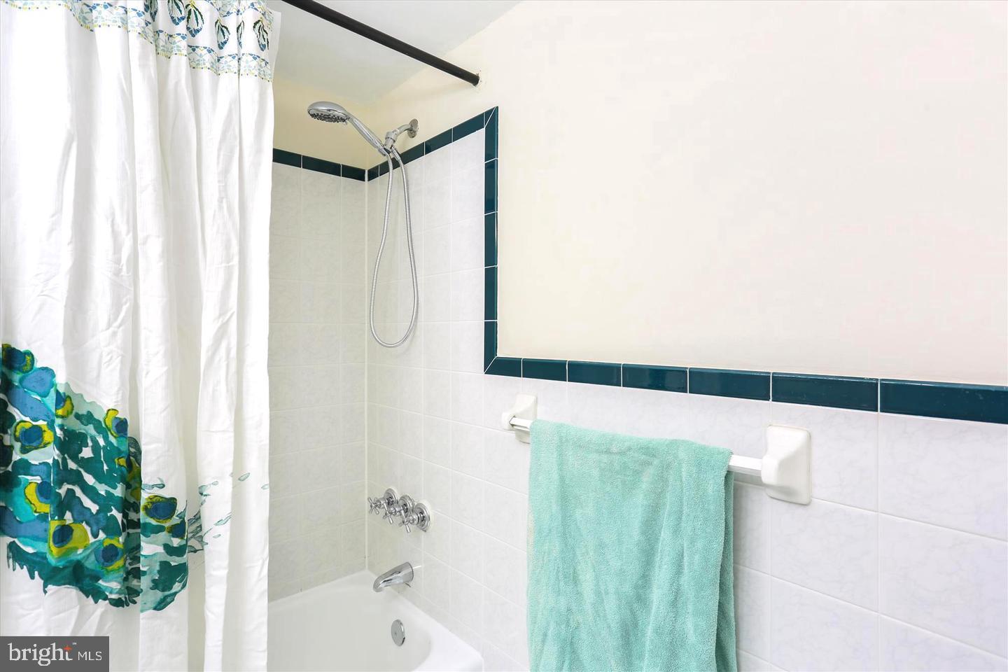 PARKSIDE CONDOMINIUMS - Residential Lease