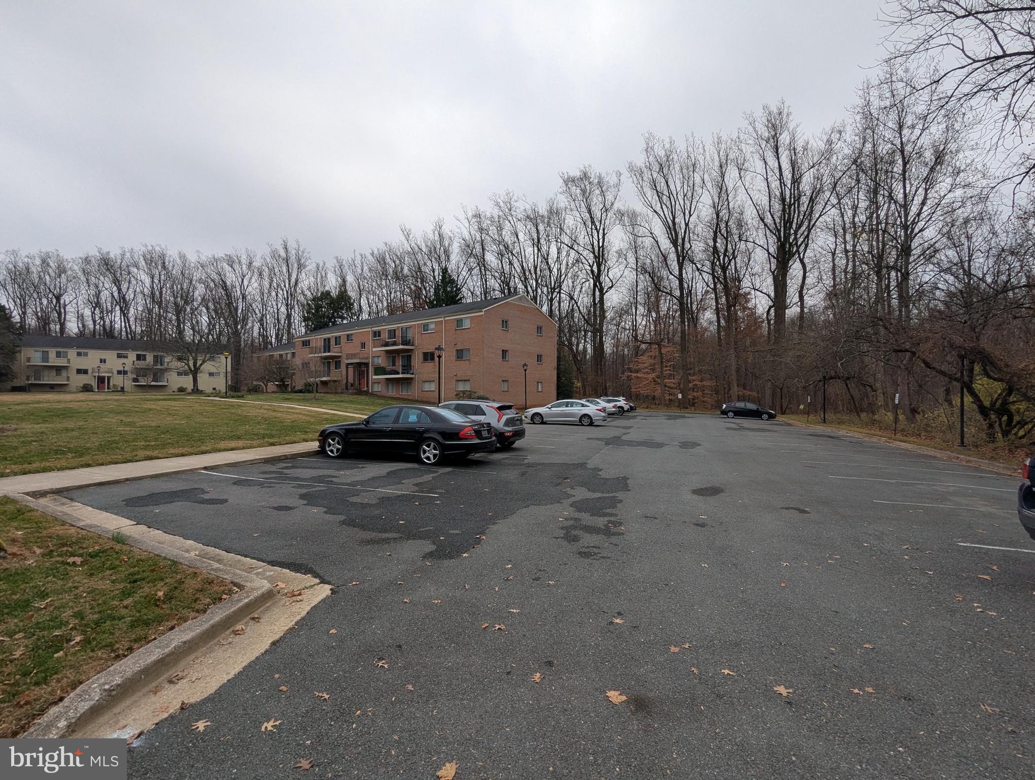 PARKSIDE CONDOMINIUMS - Residential Lease