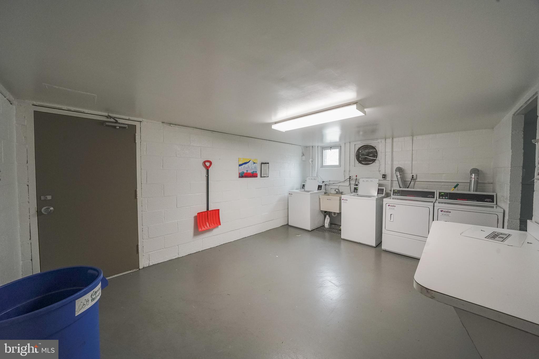 PARKSIDE CONDOMINIUMS - Residential Lease