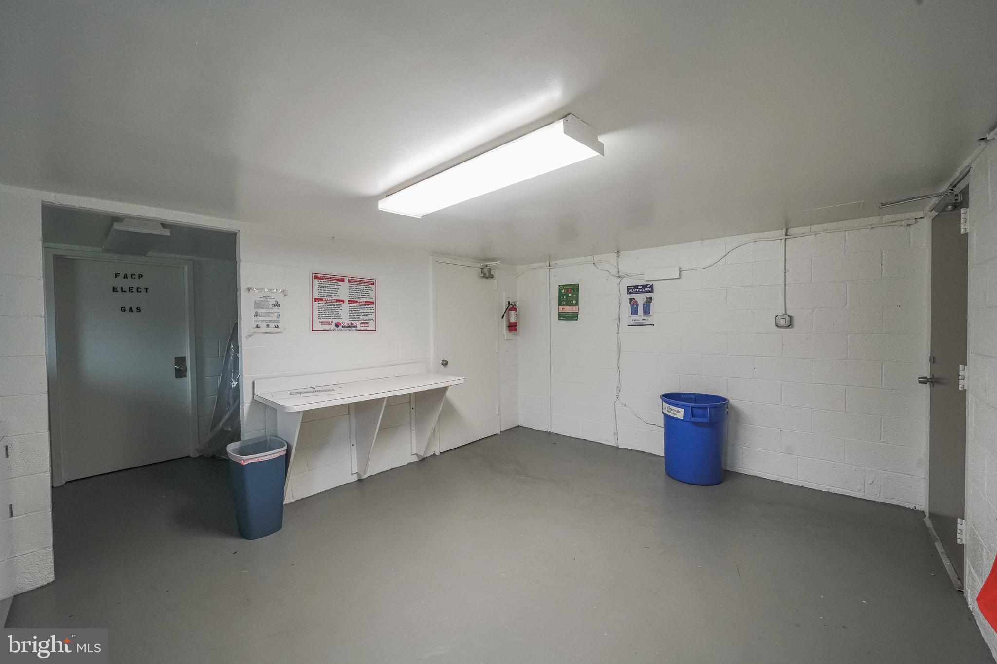 PARKSIDE CONDOMINIUMS - Residential Lease