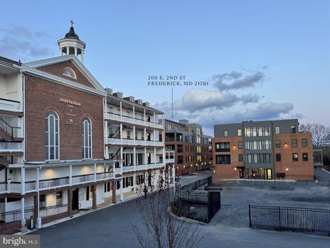 Condo For Sale - 208 Second Street #202<br/> FREDERICK, MD 21701