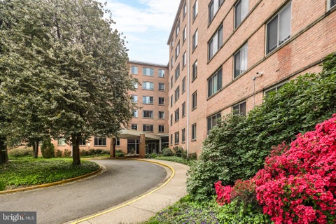 Photo of 3000 Spout Run Parkway #D208, ARLINGTON, VA 22201 (MLS # VAAR2078032)