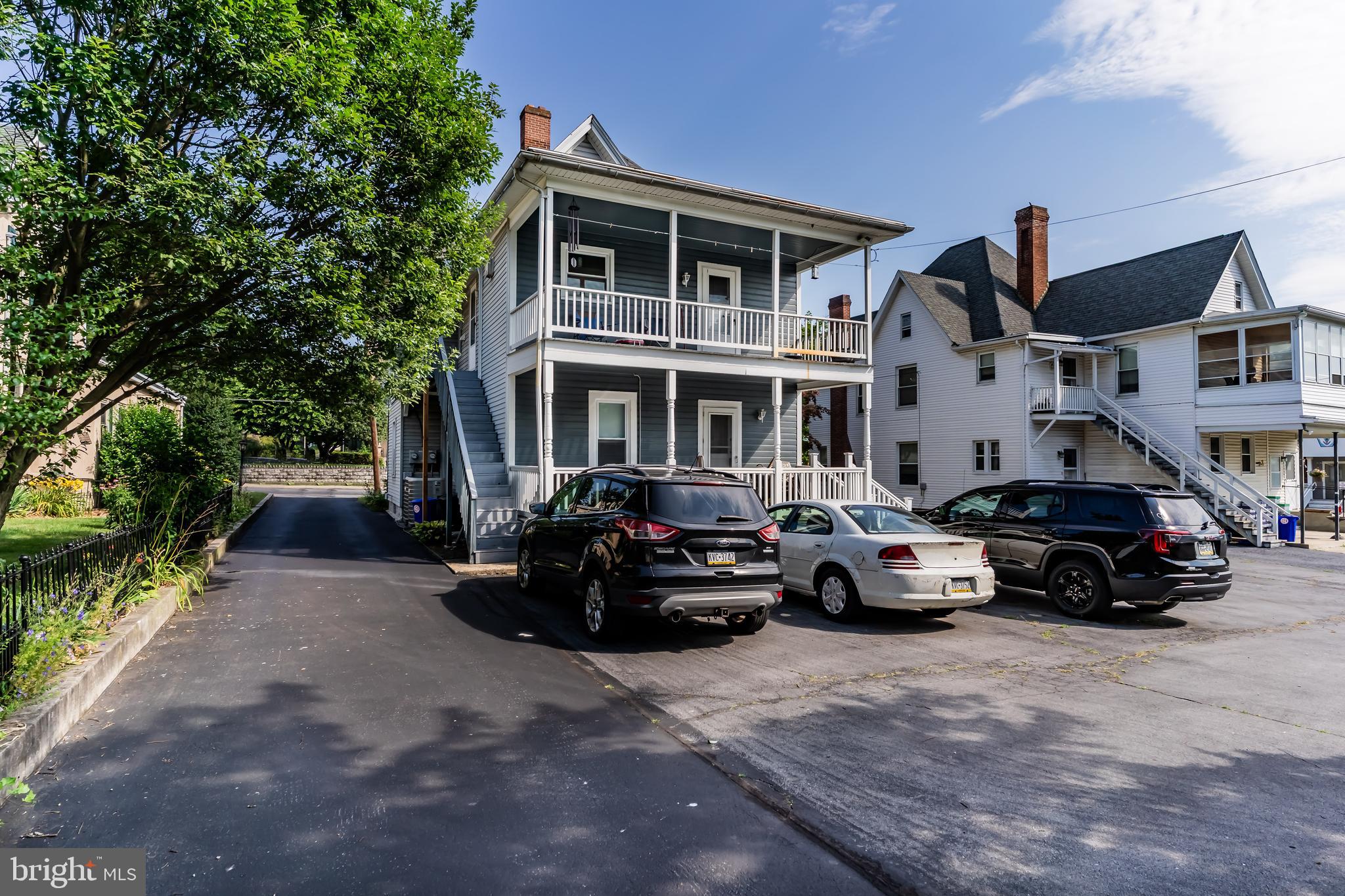 302 KING STREET W