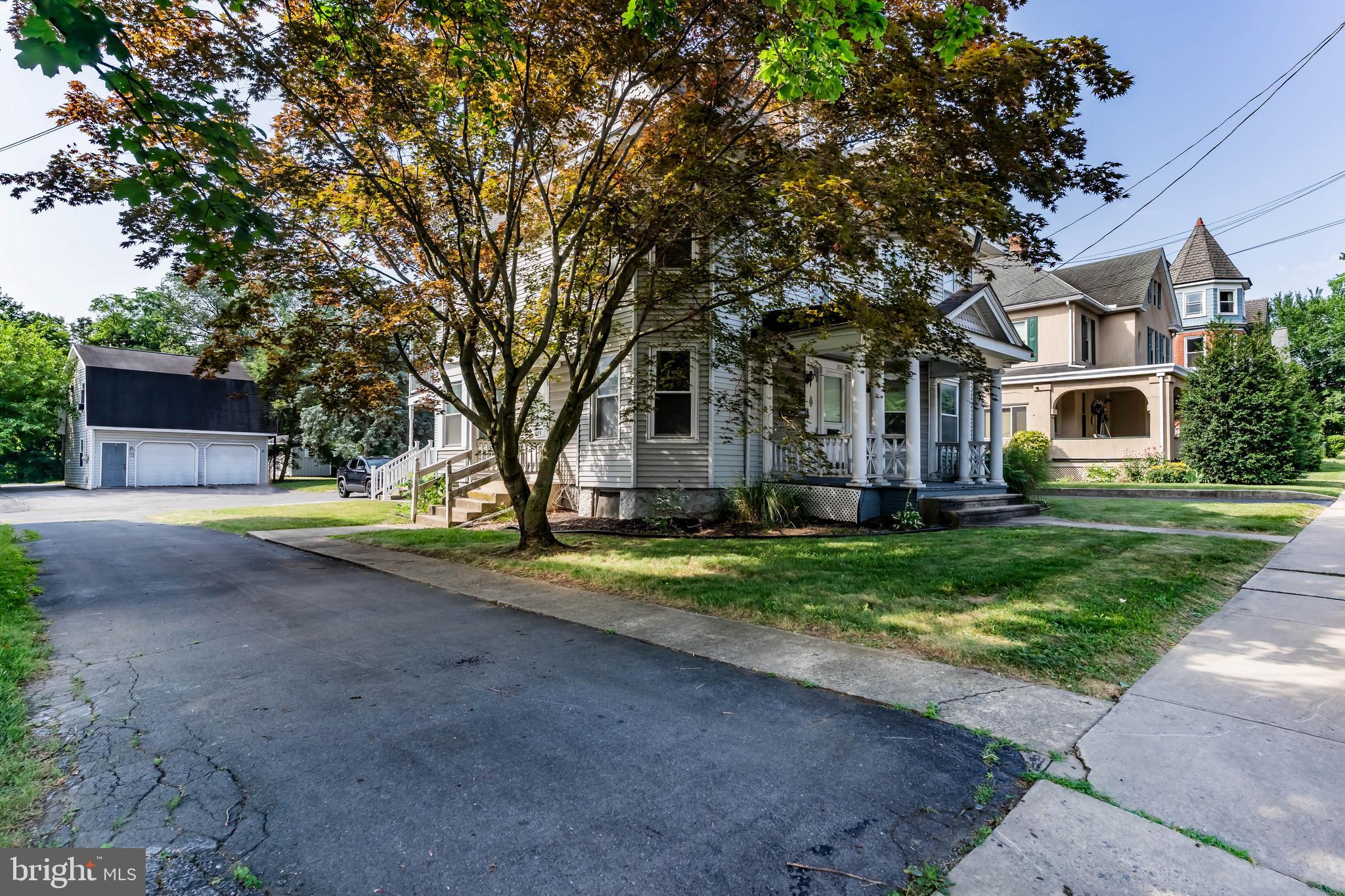302 KING STREET W
