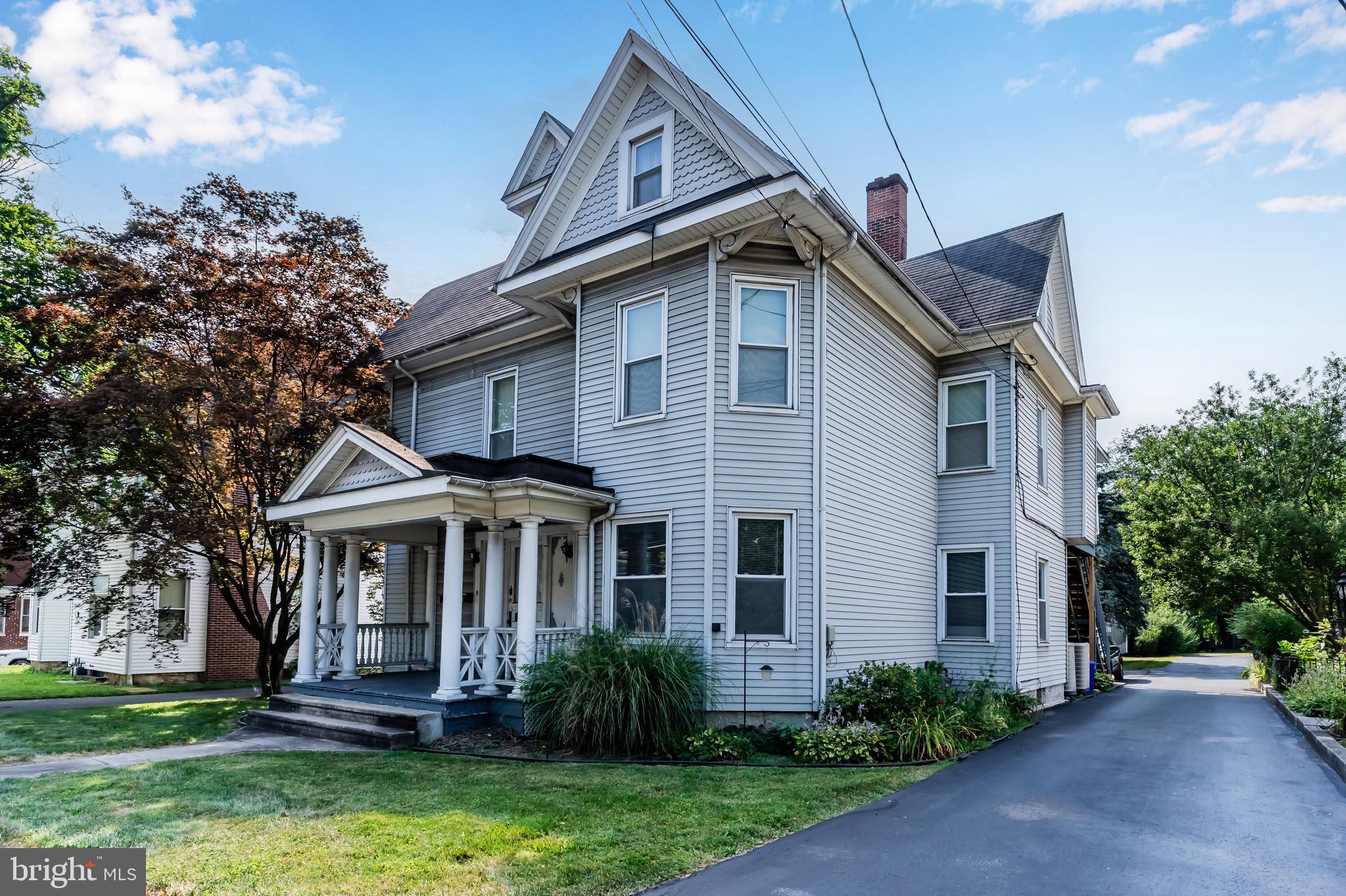 302 KING STREET W