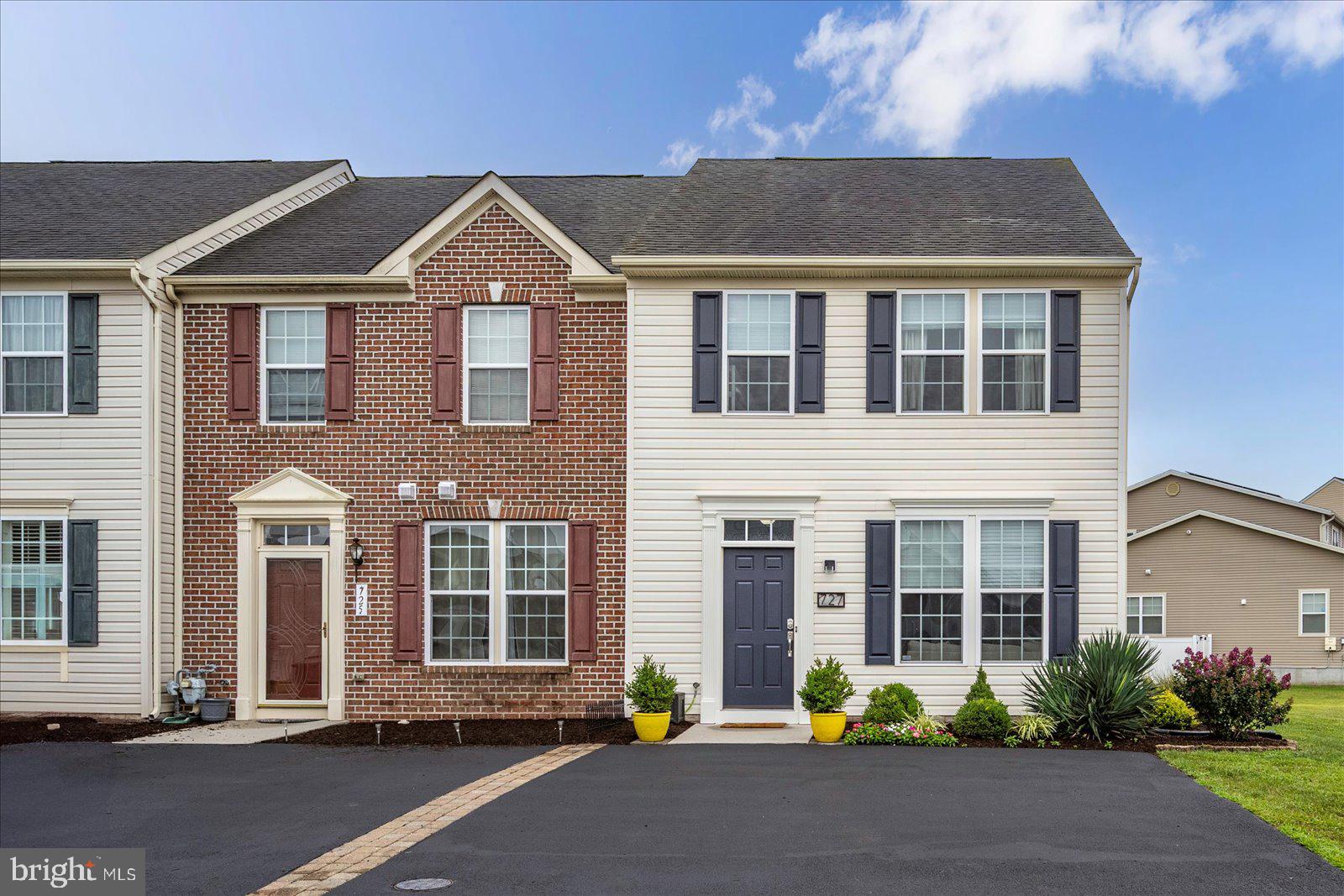 This 1680 SF, 3 bedroom, 2.5 bath townhome end unit has the style you want and the space you need! Upgrades include vinyl 'wood' flooring on the 1st floor, stainless appliances, granite countertops, and updated bathrooms. The floor plan is open with the spacious living room leading to the kitchen w/ dining area, island, and laundry closet w/ washer & dryer, and on to a bonus space that can serve as a den, sunroom, office, or playroom w/ large walk-in storage room and sliding door access to the inviting back courtyard w/ extensive hardscape, vinyl privacy fence, raised plant beds, and a shed. The 2nd floor features 3 bedrooms that include a large primary bedroom w/ additional space for an office, workout area, etc., a spacious walk-in closet, and a deluxe bath with soaking tub, shower, and double bowl vanity. SELLER IS OFFERING A ONE-YEAR AHS 'SHIELD COMPLETE' WARRANTY ($715 VALUE)