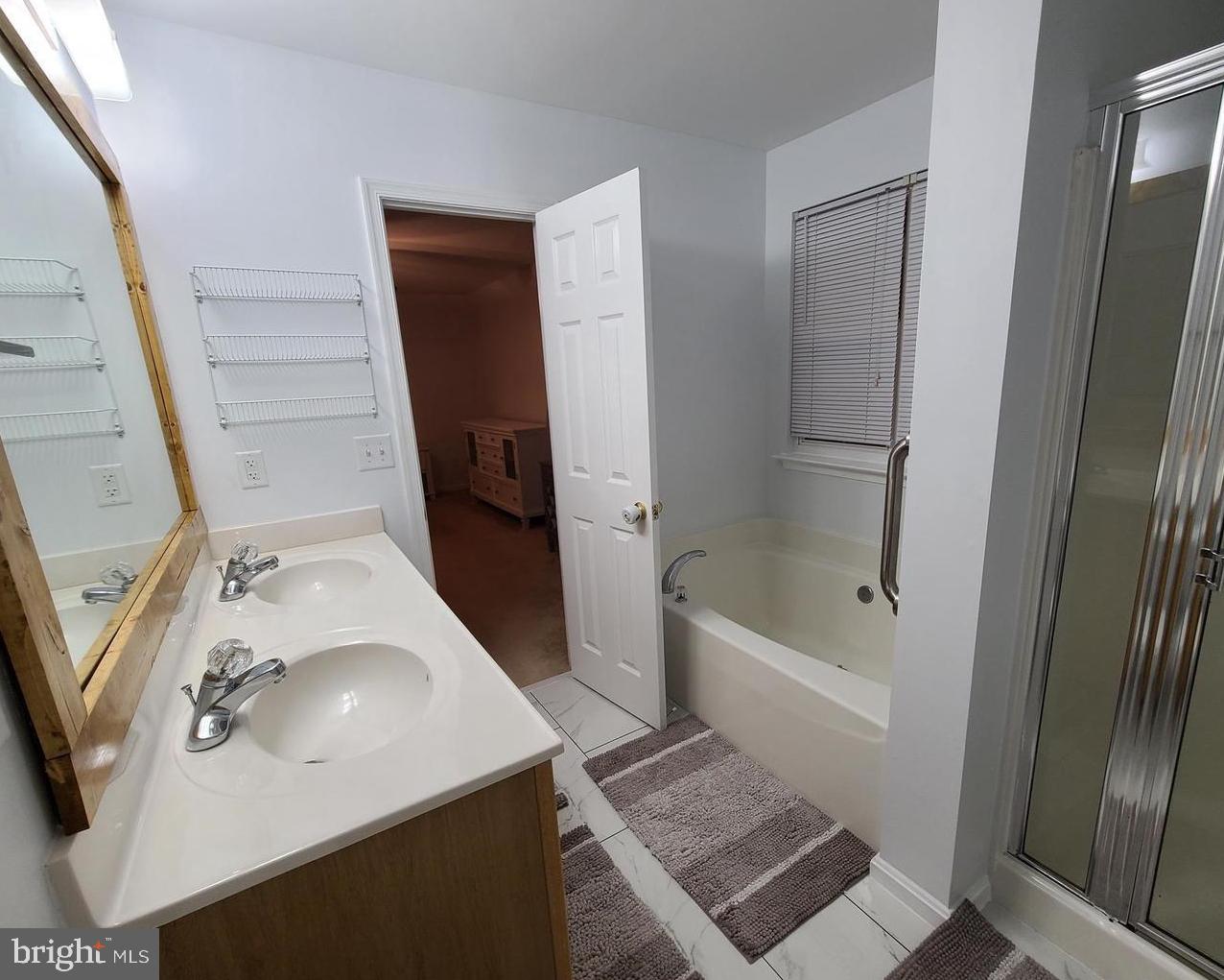 GRANDE VIEW PARK - Residential Lease