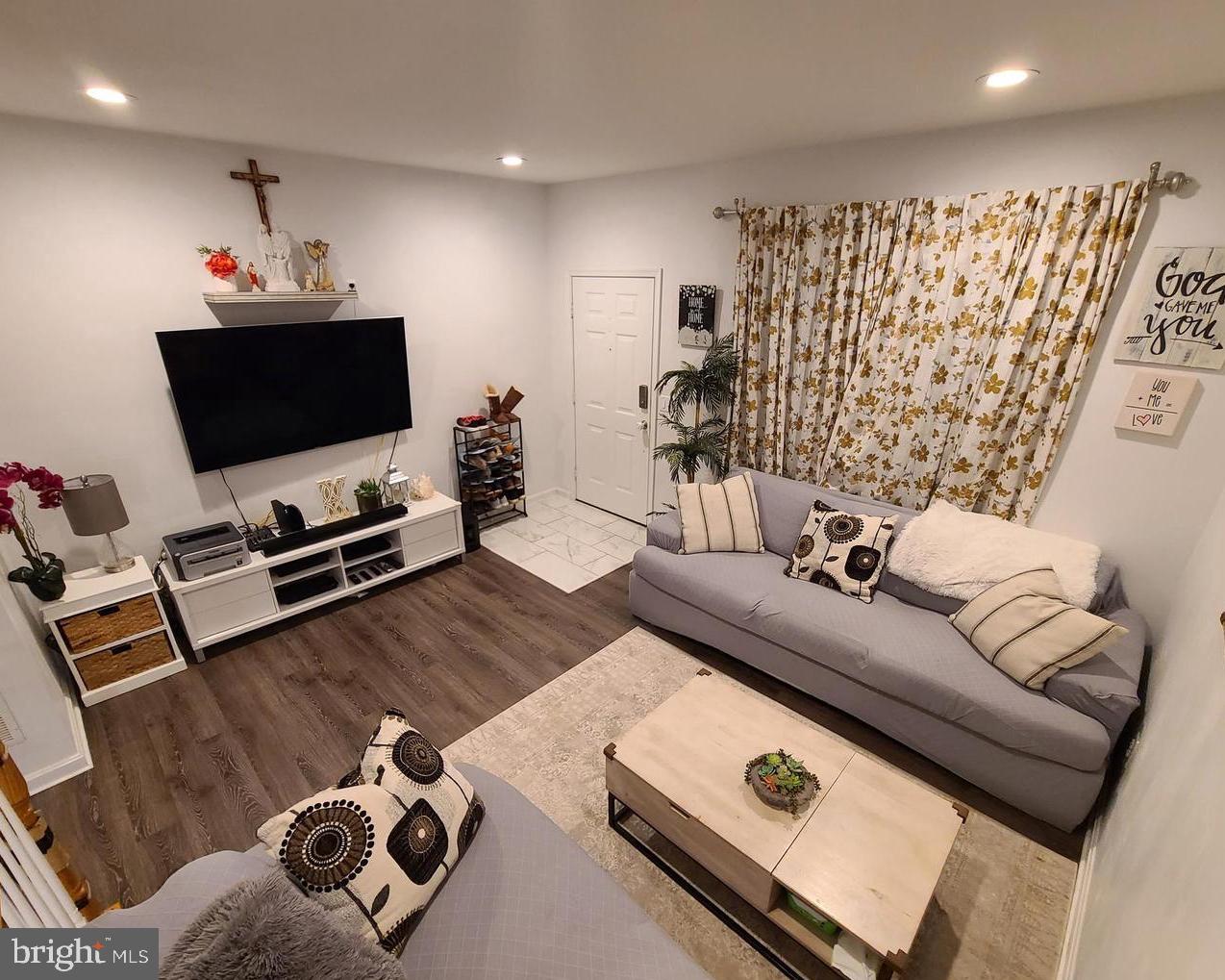 GRANDE VIEW PARK - Residential Lease