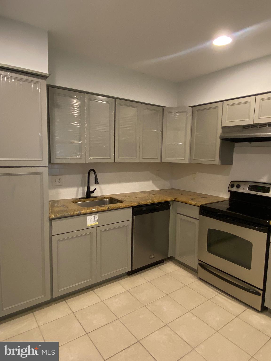 ELYSIAN WOODS - Residential Lease