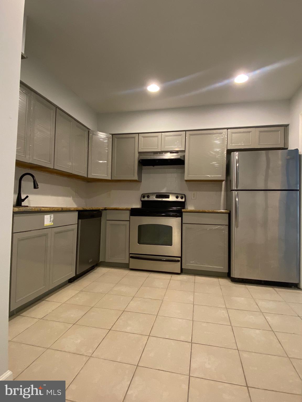 ELYSIAN WOODS - Residential Lease