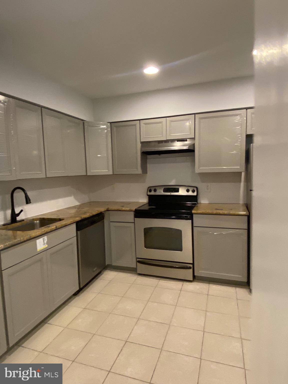 ELYSIAN WOODS - Residential Lease