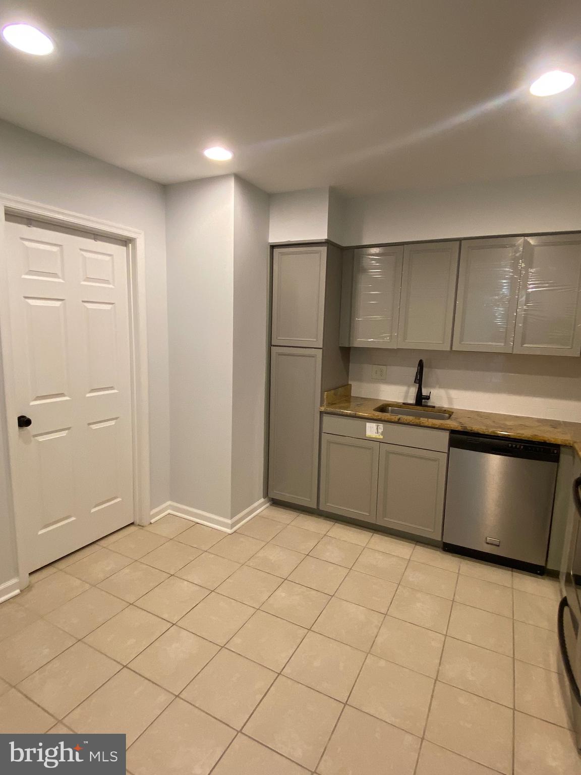 ELYSIAN WOODS - Residential Lease