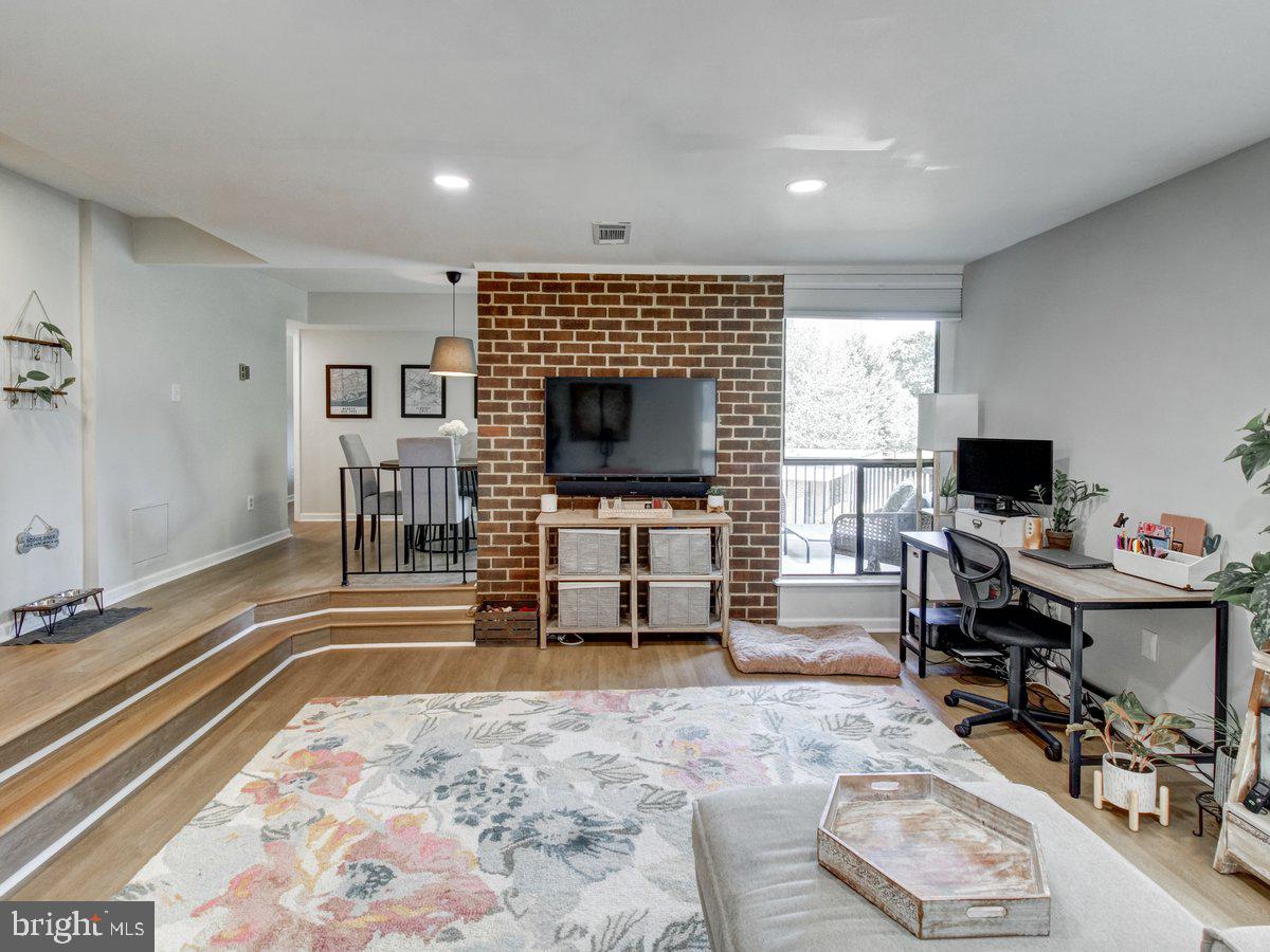 AMERICANA FINMARK - Residential