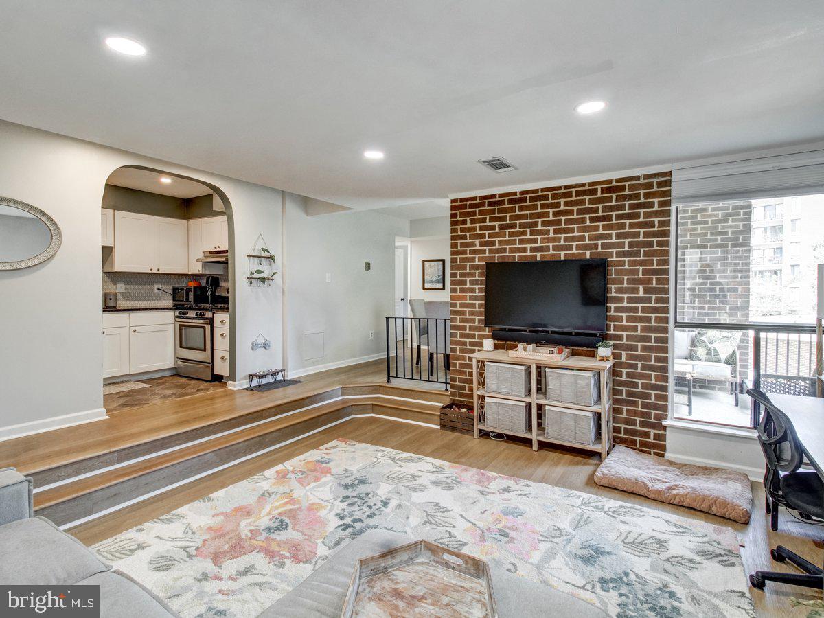 AMERICANA FINMARK - Residential