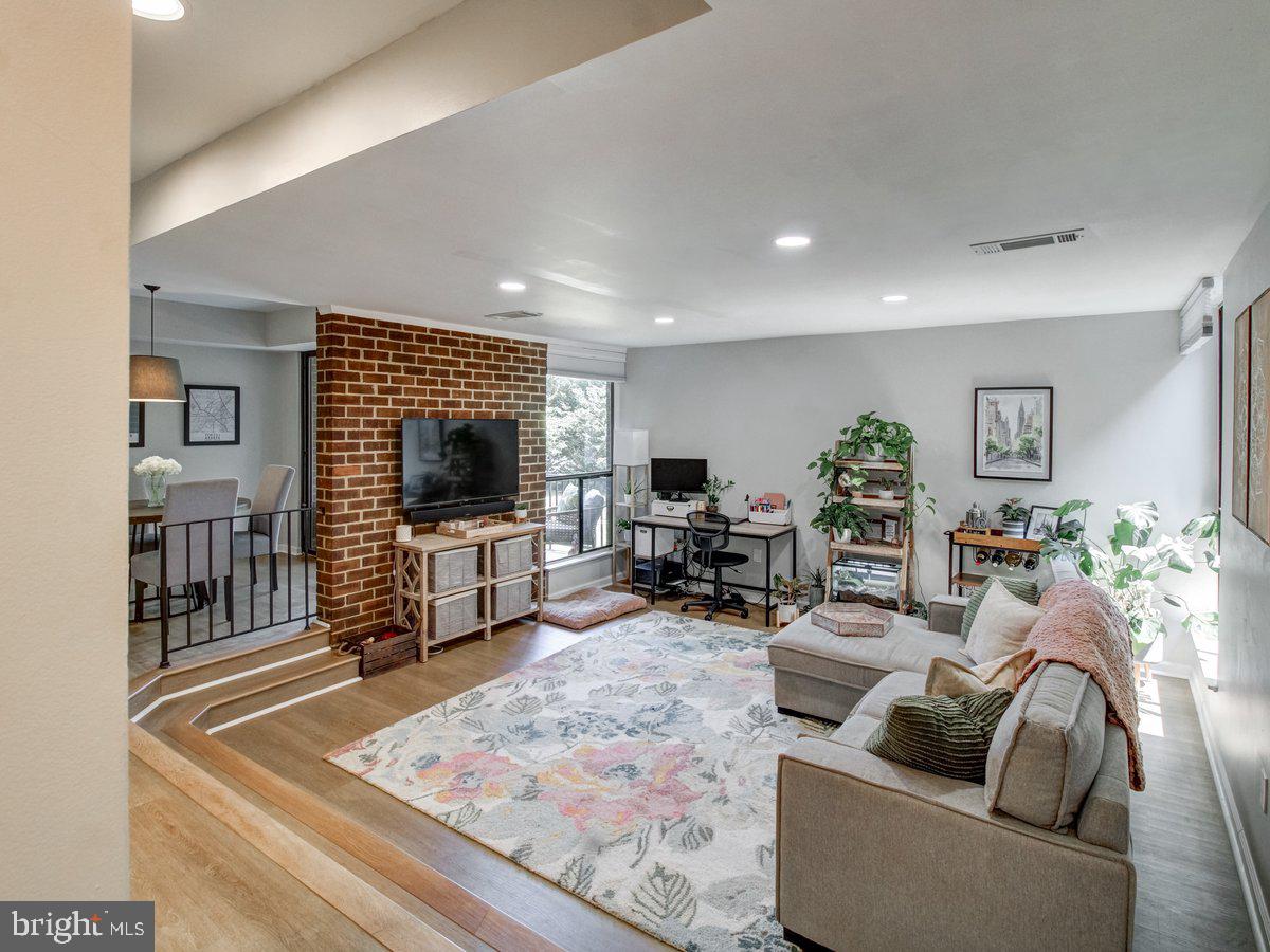 AMERICANA FINMARK - Residential