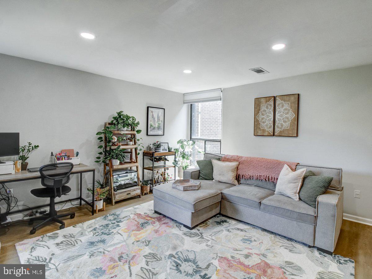 AMERICANA FINMARK - Residential