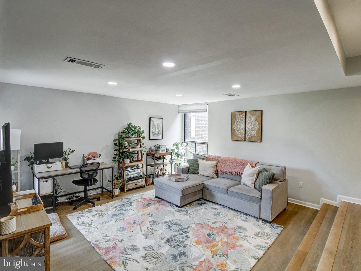 AMERICANA FINMARK - Residential