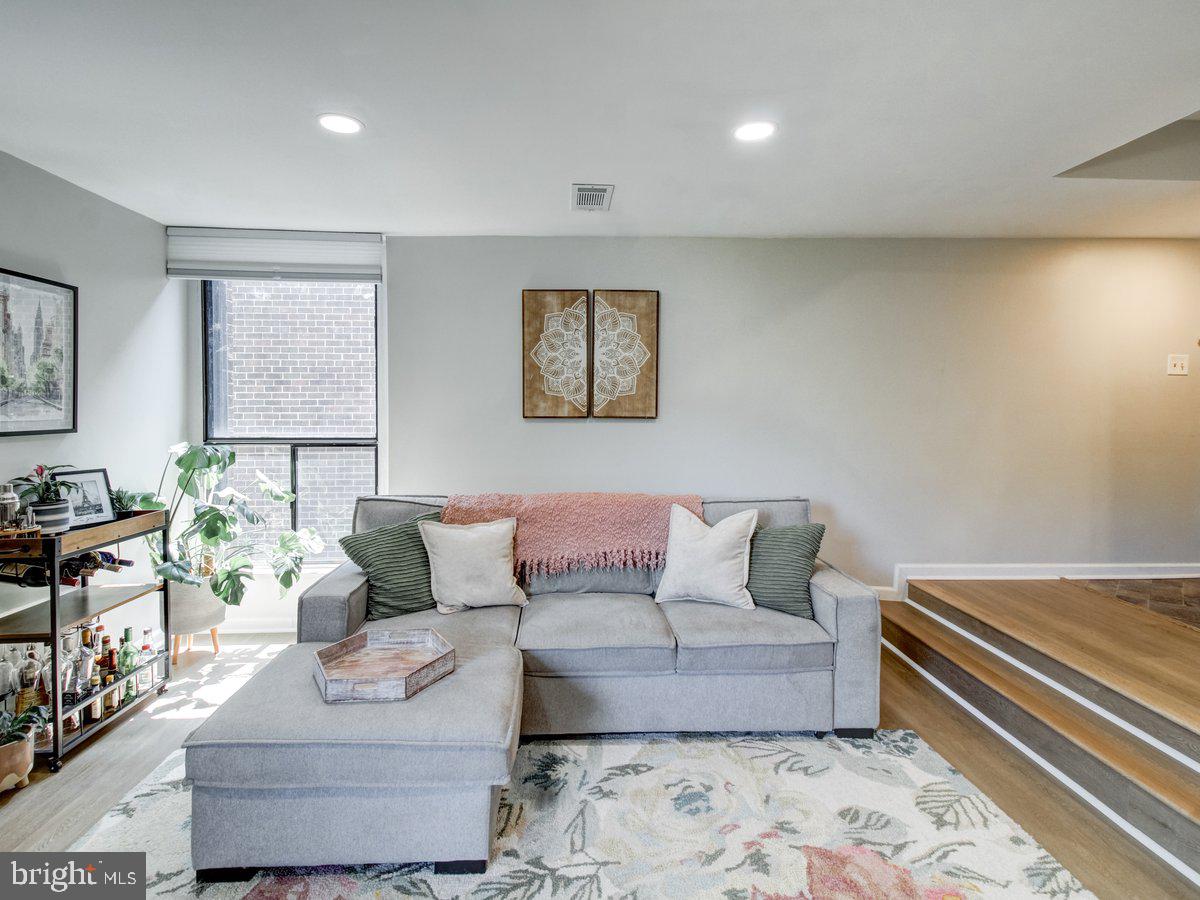 AMERICANA FINMARK - Residential