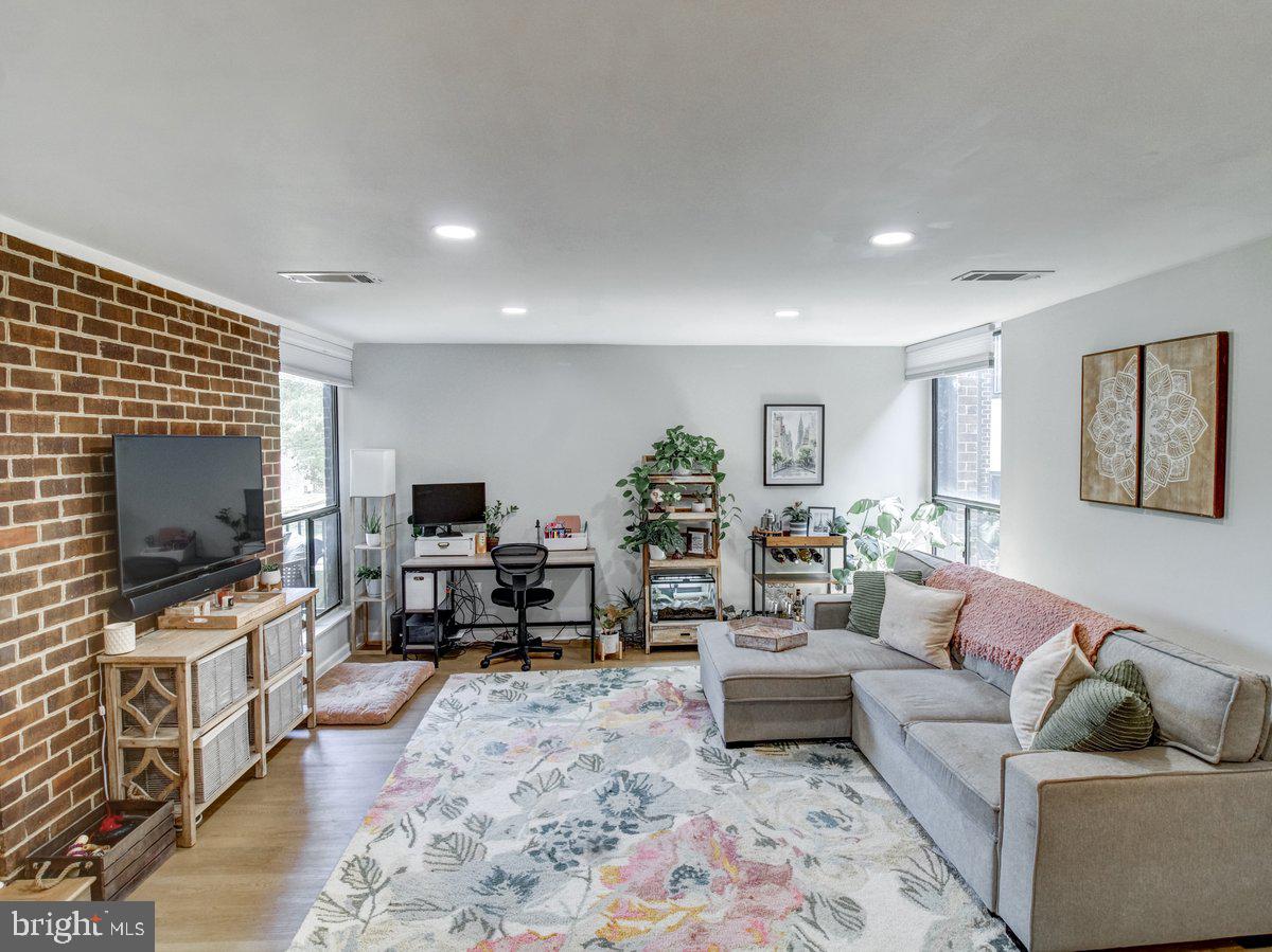 AMERICANA FINMARK - Residential