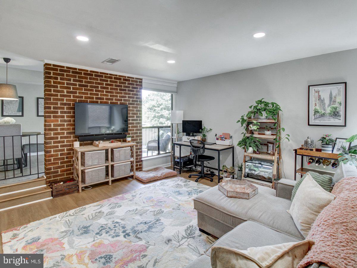 AMERICANA FINMARK - Residential