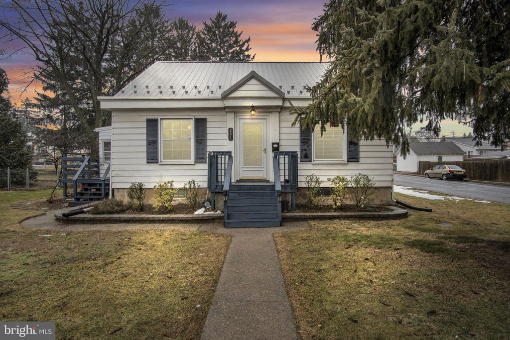 Photo of 201 Fox Street, HARRISBURG, PA 17109 (MLS # PADA2056232)