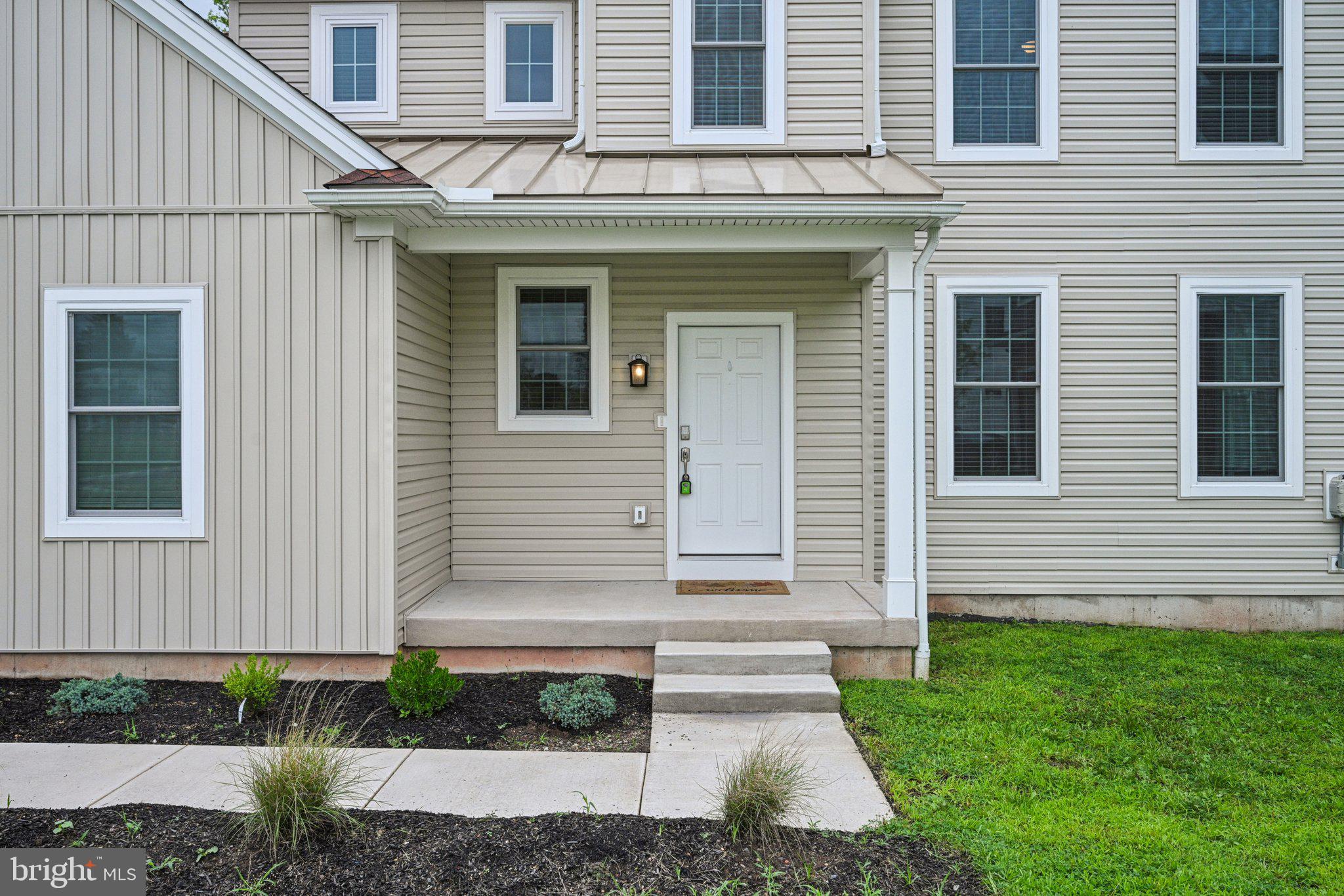 5 BLACKHORSE WOODS LANE