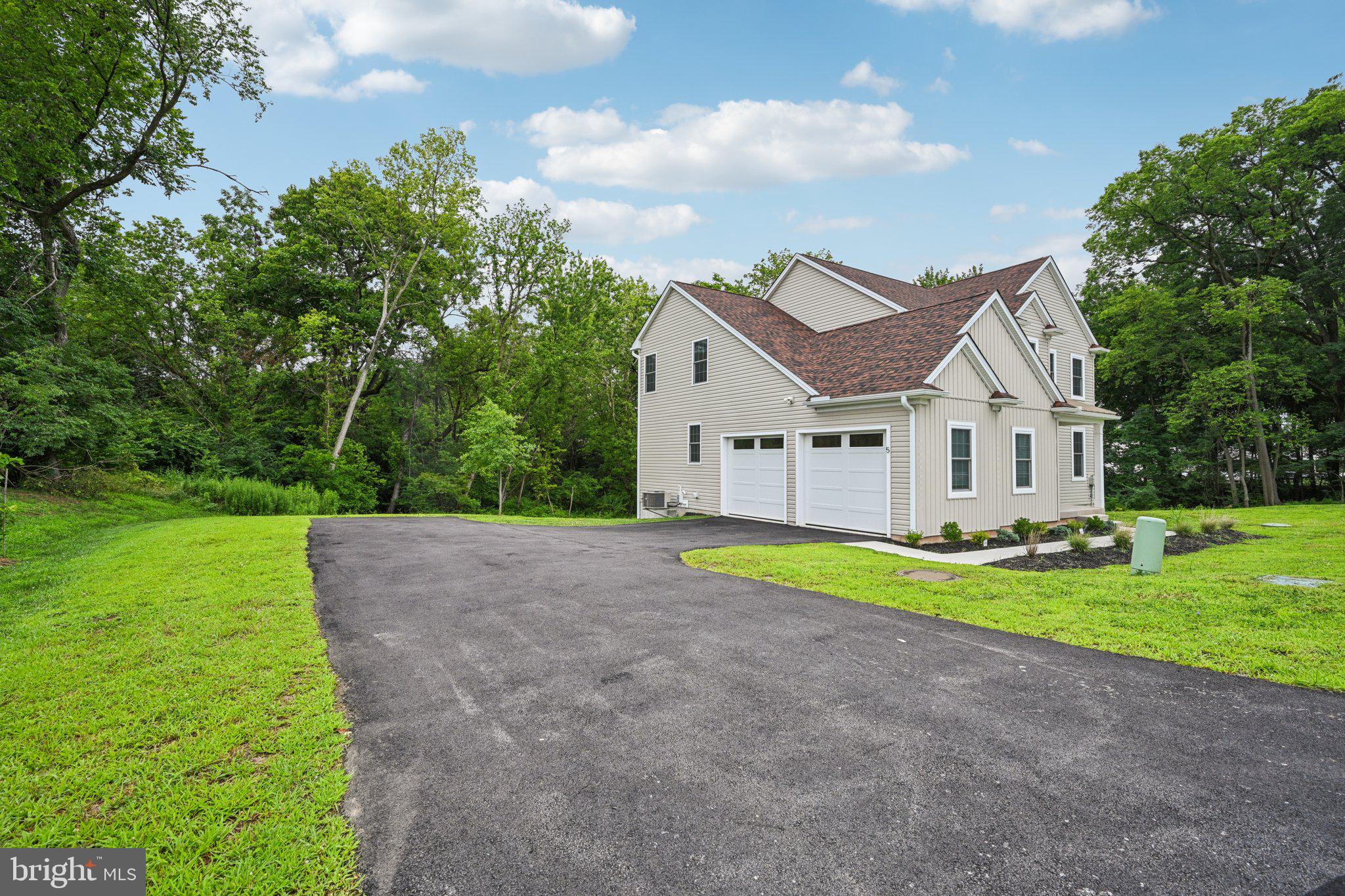 5 BLACKHORSE WOODS LANE