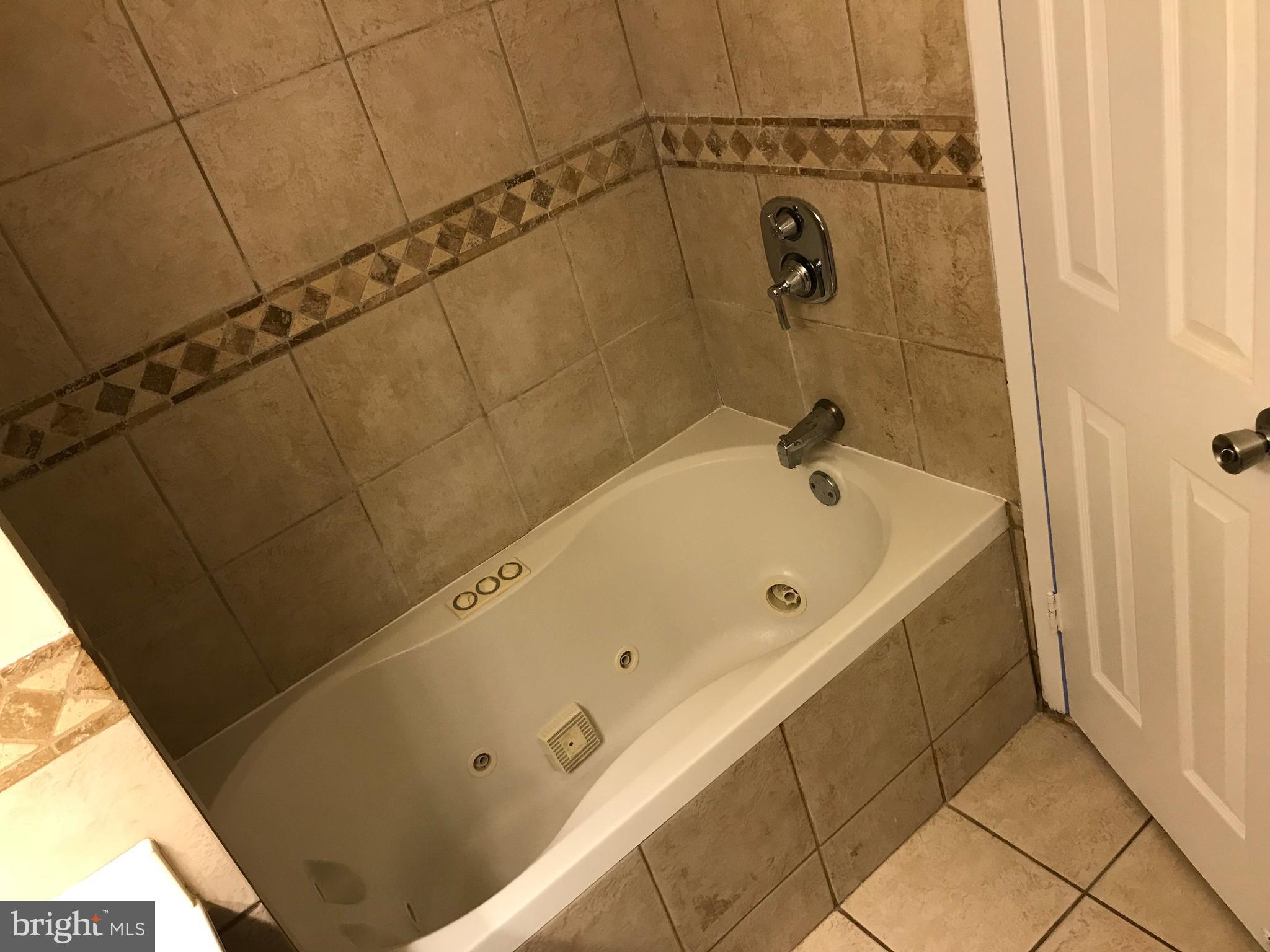 HUNTINGTON CLUB - Residential Lease