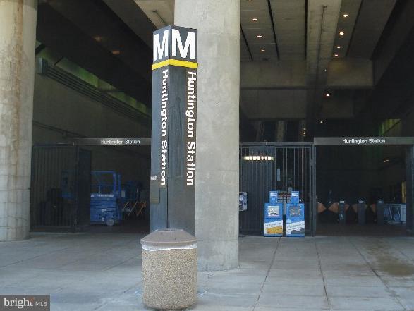 HUNTINGTON CLUB - Residential Lease