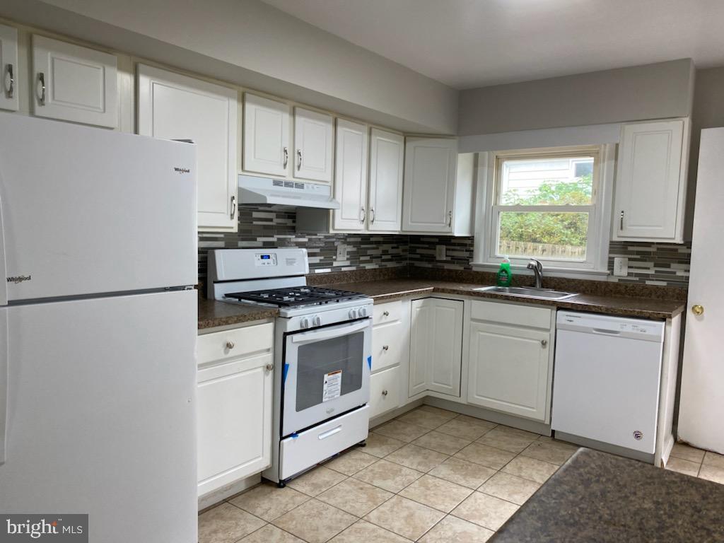 HUNGERFORD - Residential Lease