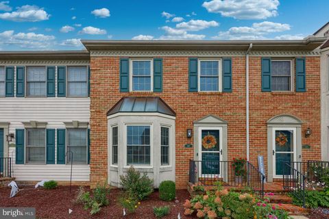 Photo of 527 COBBLESTONE LN, LANCASTER, PA 17601 (MLS # PALA2041436)