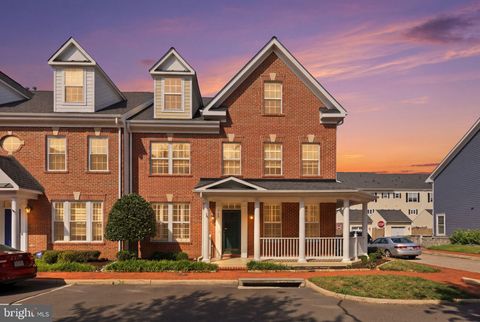 Townhouse For Sale - 766 Monument Avenue<br/> WOODBRIDGE, VA 22191