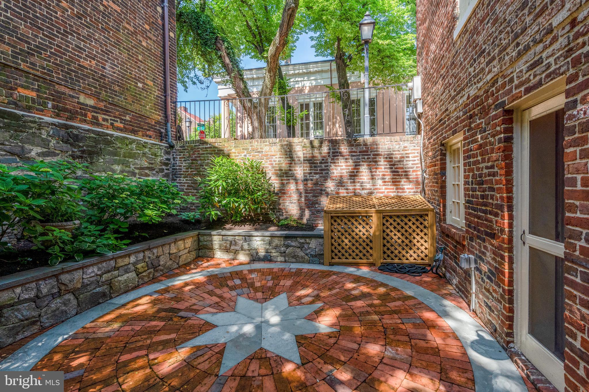 OLD TOWN ALEXANDRIA - Residential