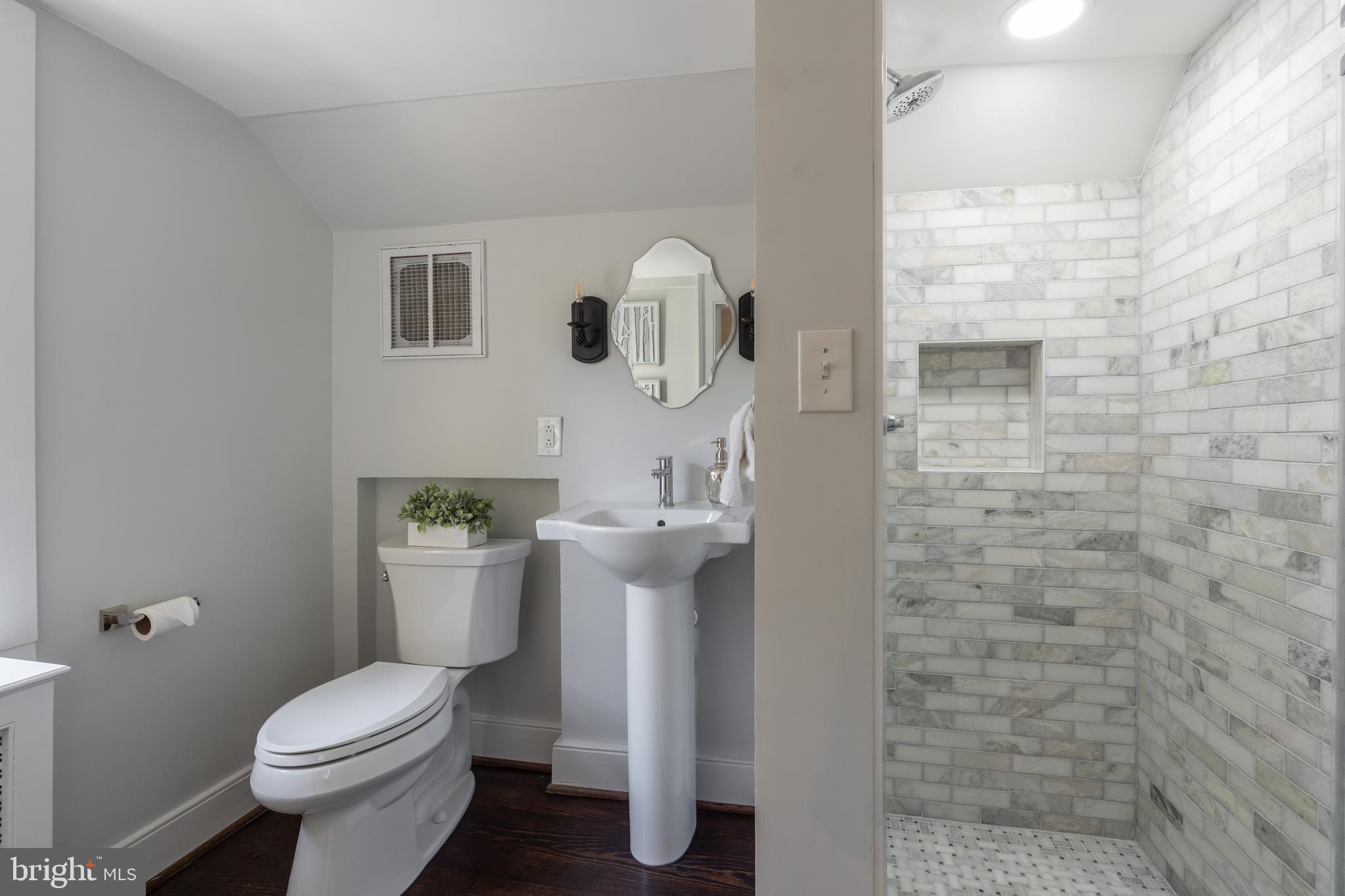 OLD TOWN ALEXANDRIA - Residential