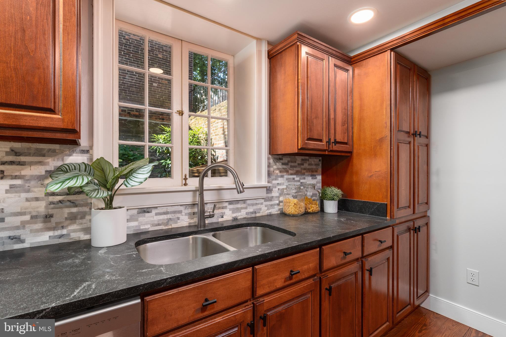 OLD TOWN ALEXANDRIA - Residential