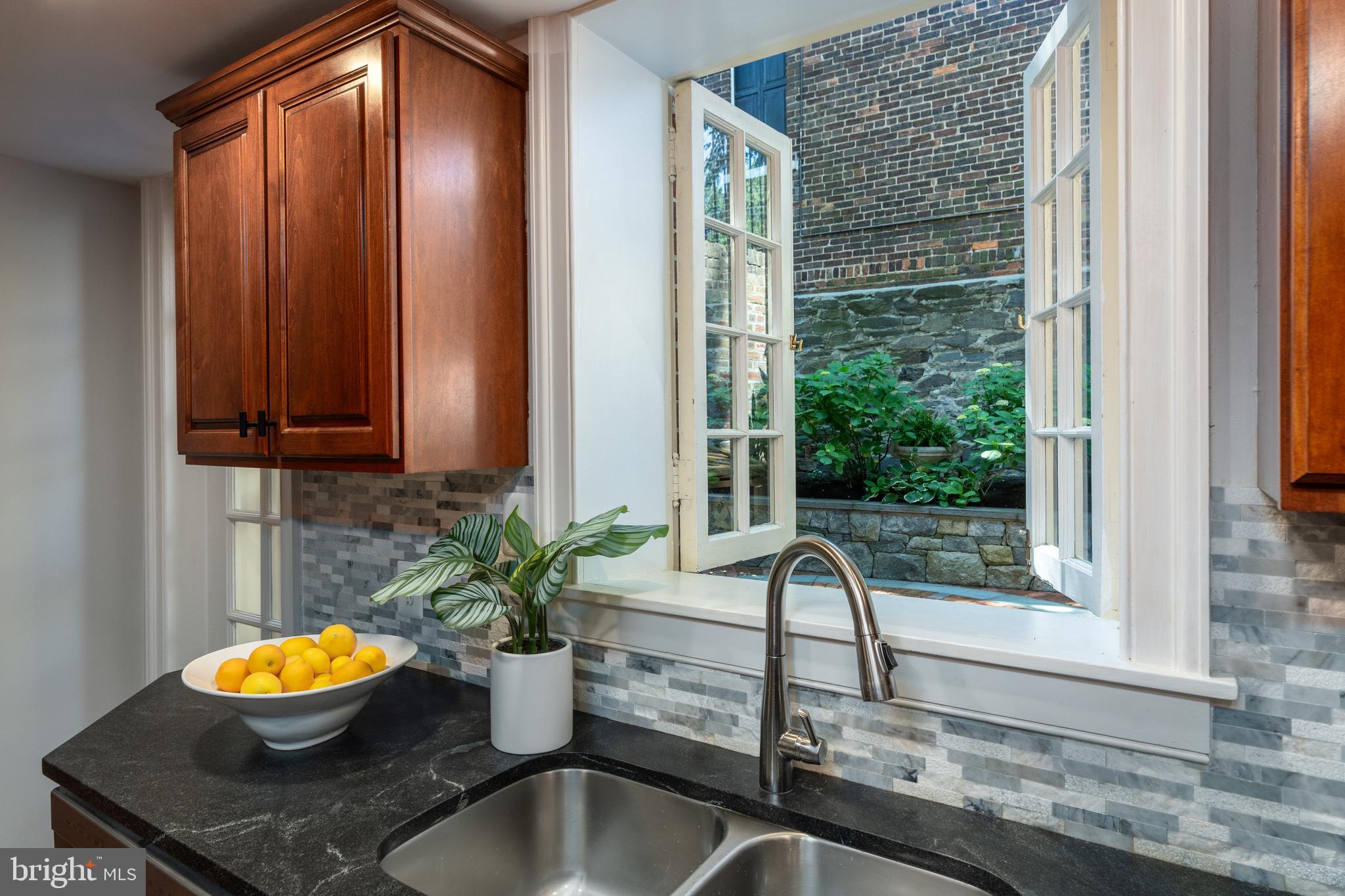 OLD TOWN ALEXANDRIA - Residential